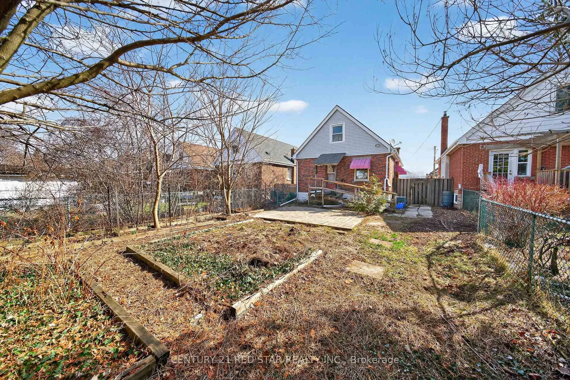 Photo 31 of 210 Huxley Avenue S, Hamilton, Delta — HOMEH