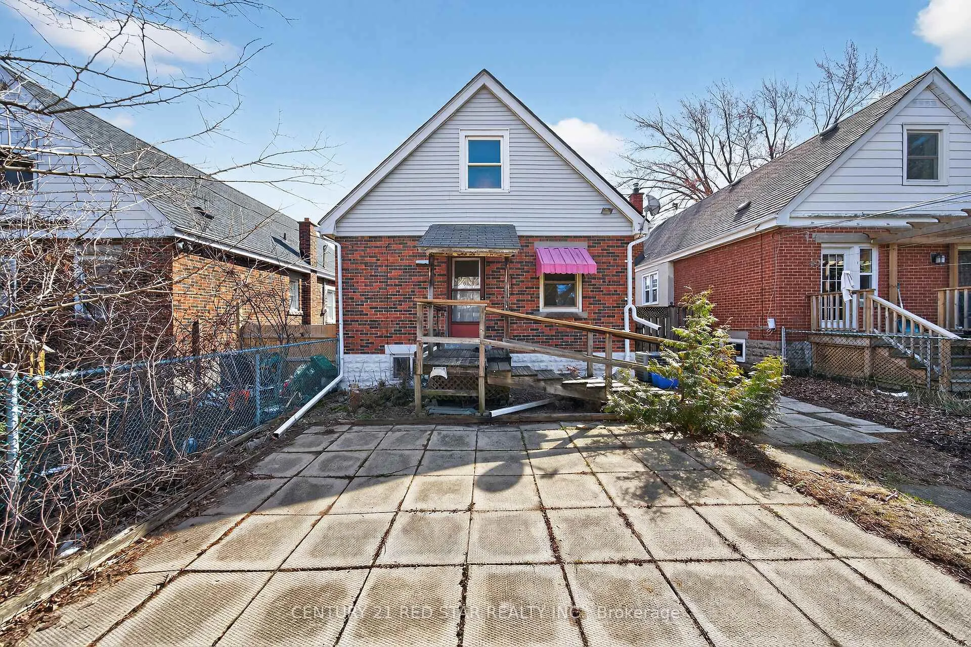 Photo 32 of 210 Huxley Avenue S, Hamilton, Delta — HOMEH