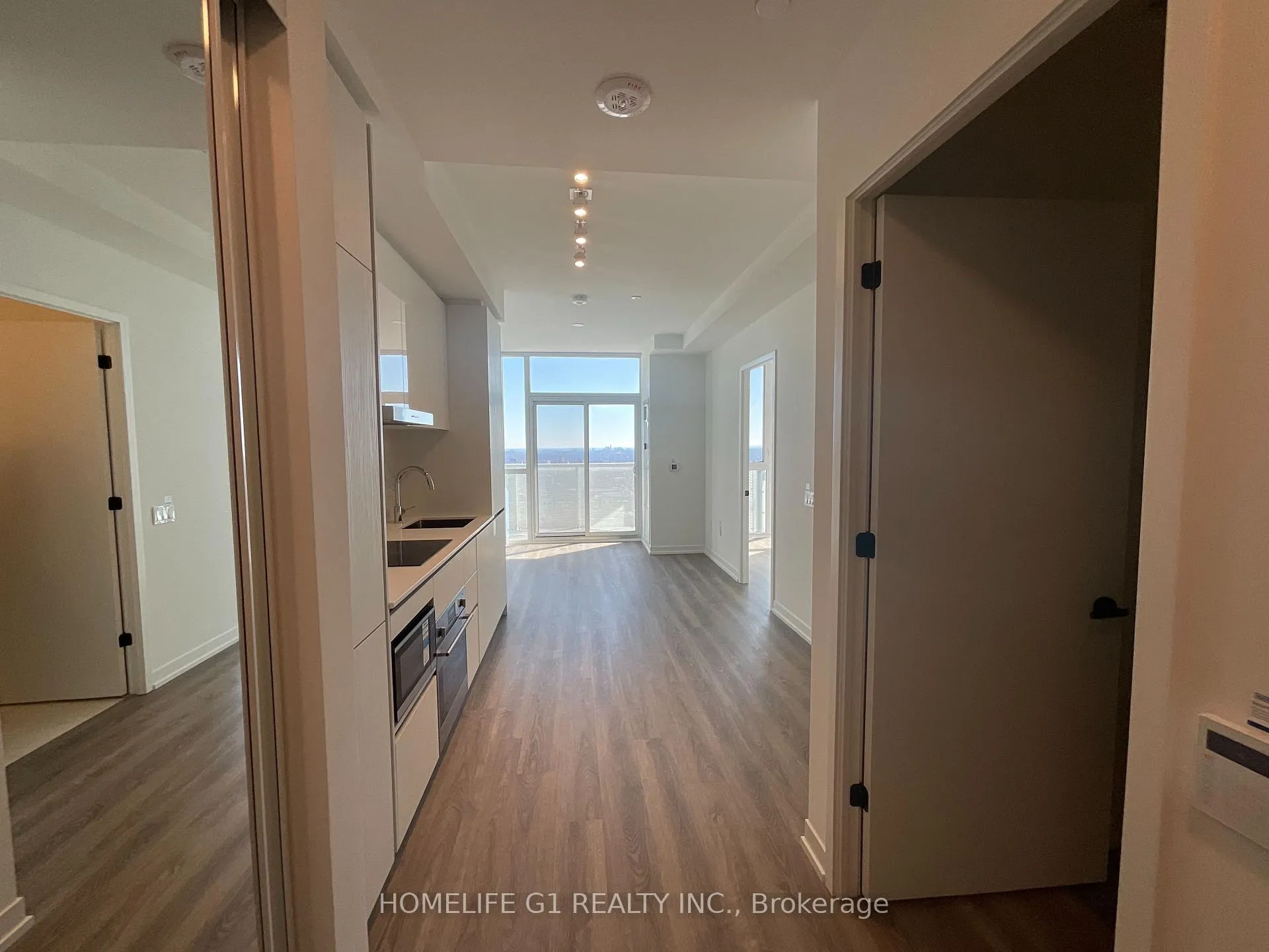Photo 5 of Unit 6011, 8 Interchange Way, Vaughan, Vaughan Corporate Centre — HOMEH