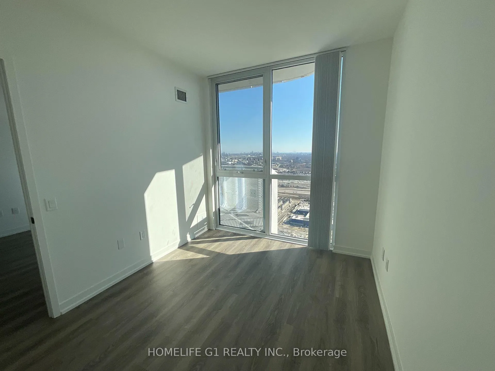 Photo 9 of Unit 6011, 8 Interchange Way, Vaughan, Vaughan Corporate Centre — HOMEH