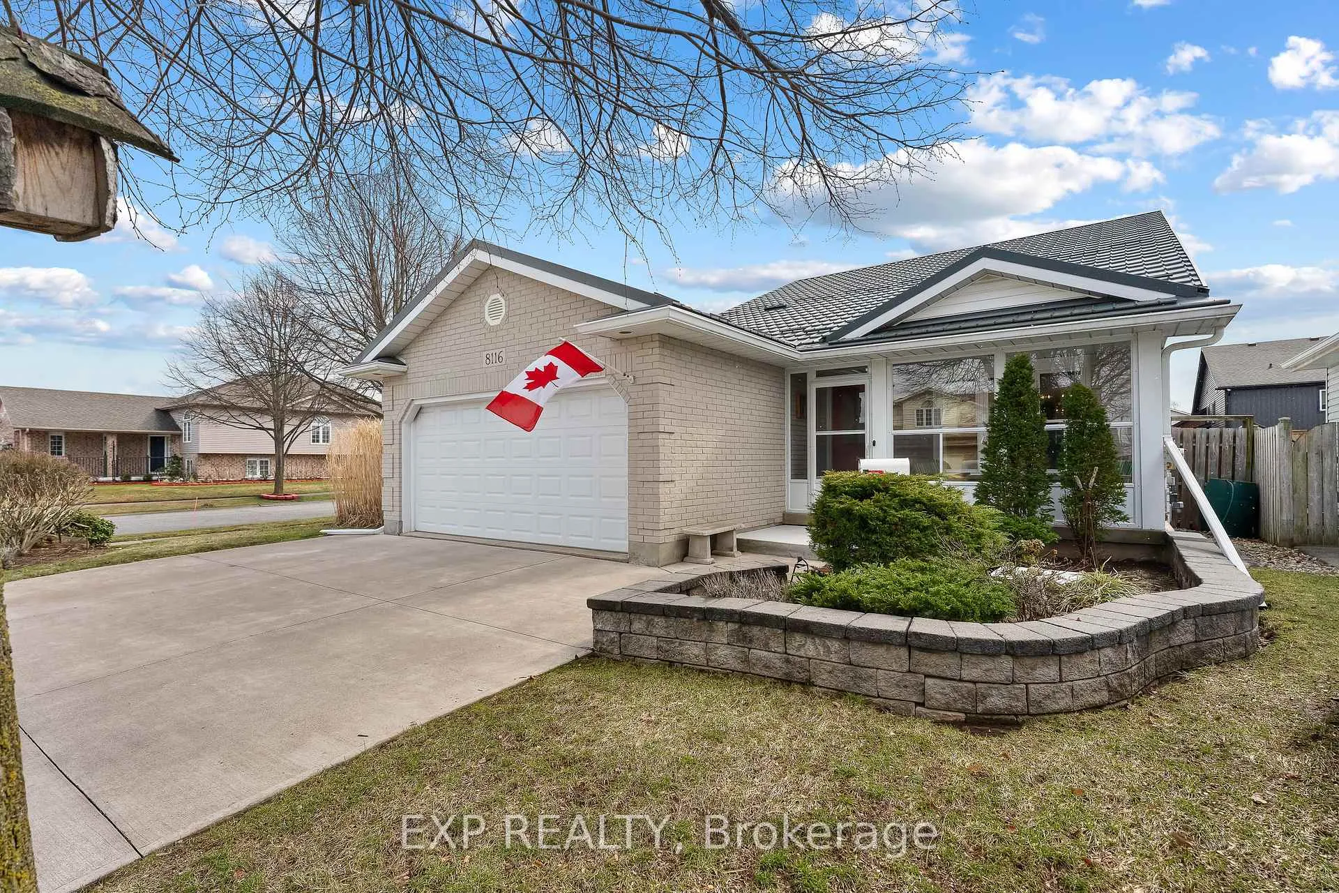 Photo 2 of 8116 Woodsview Crescent, Niagara Falls, Ascot — HOMEH