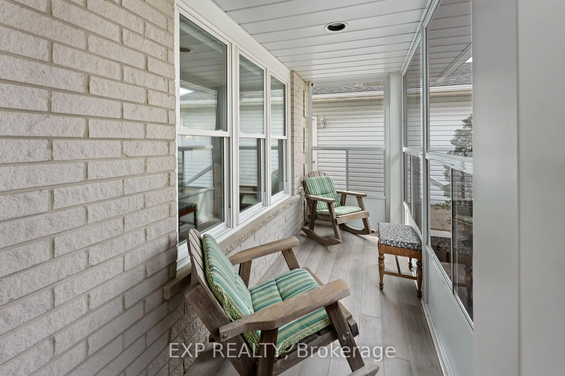 Photo 5 of 8116 Woodsview Crescent, Niagara Falls, Ascot — HOMEH