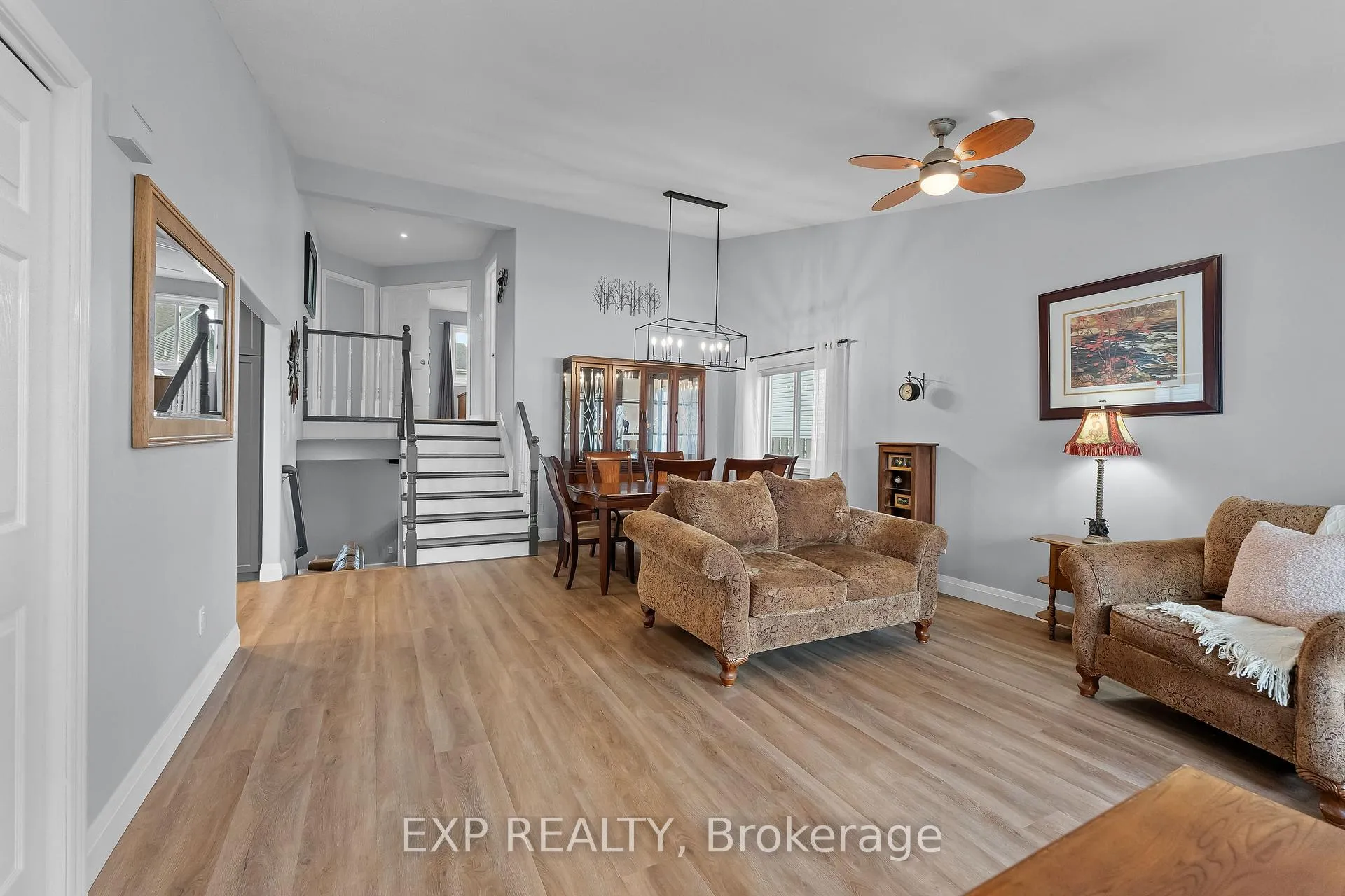 Photo 6 of 8116 Woodsview Crescent, Niagara Falls, Ascot — HOMEH