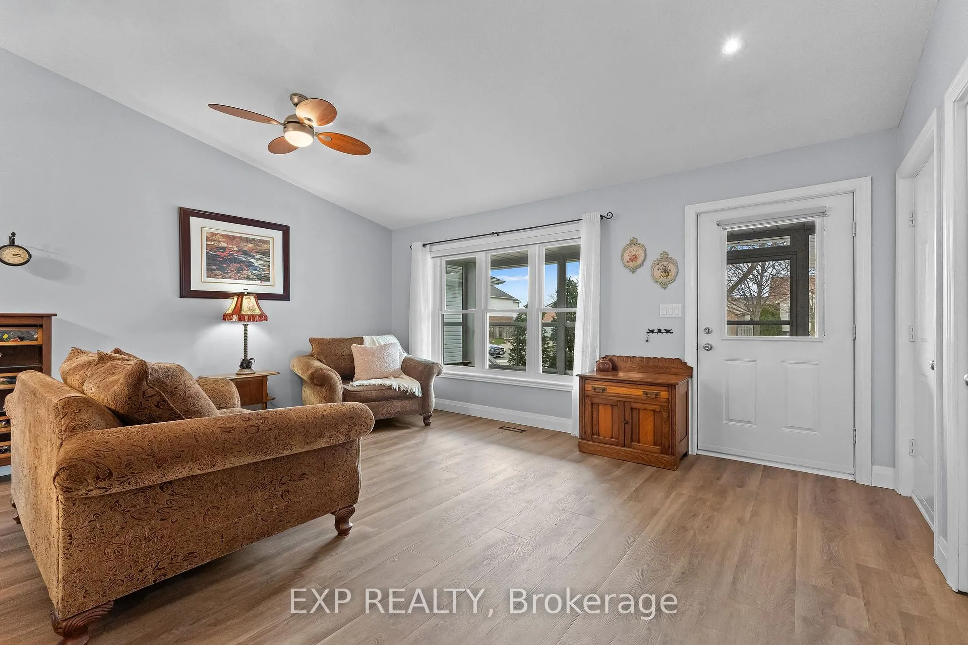 Photo 7 of 8116 Woodsview Crescent, Niagara Falls, Ascot — HOMEH