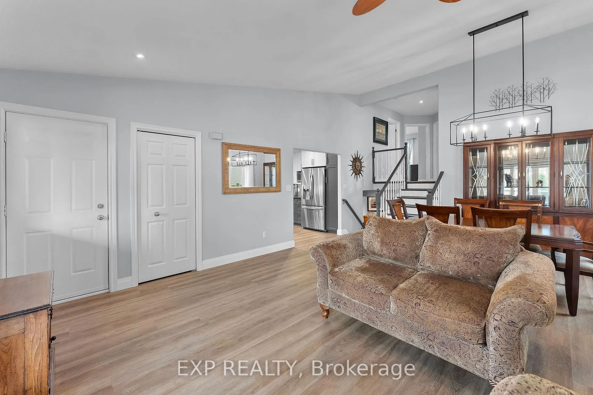 Photo 8 of 8116 Woodsview Crescent, Niagara Falls, Ascot — HOMEH