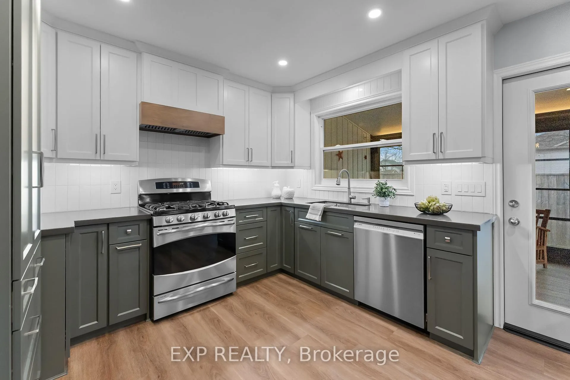 Photo 13 of 8116 Woodsview Crescent, Niagara Falls, Ascot — HOMEH