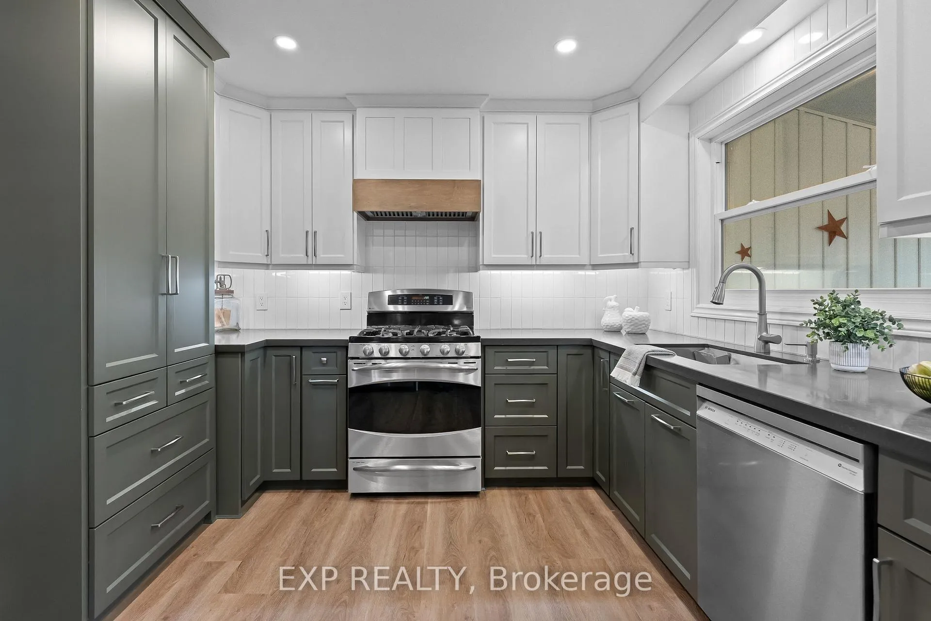 Photo 17 of 8116 Woodsview Crescent, Niagara Falls, Ascot — HOMEH
