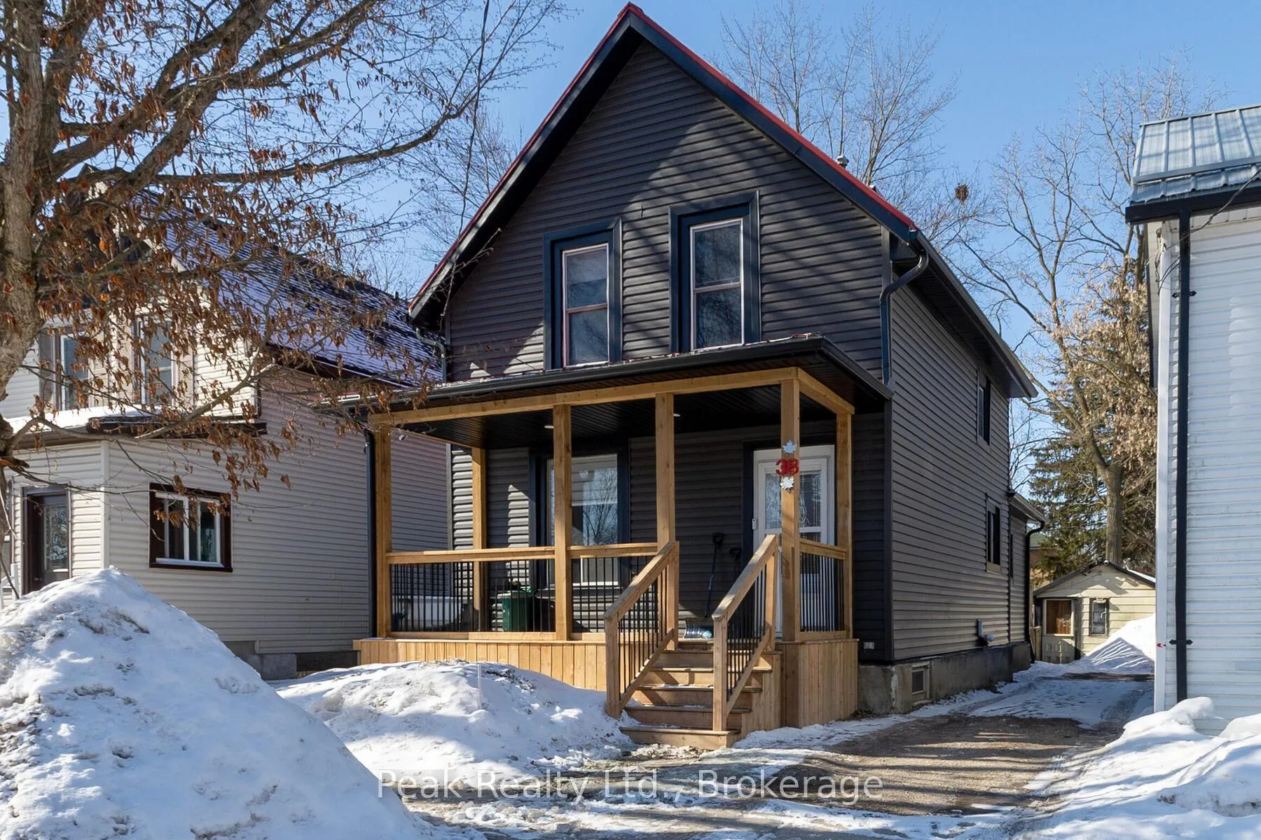 Front of 38 Mowat Street