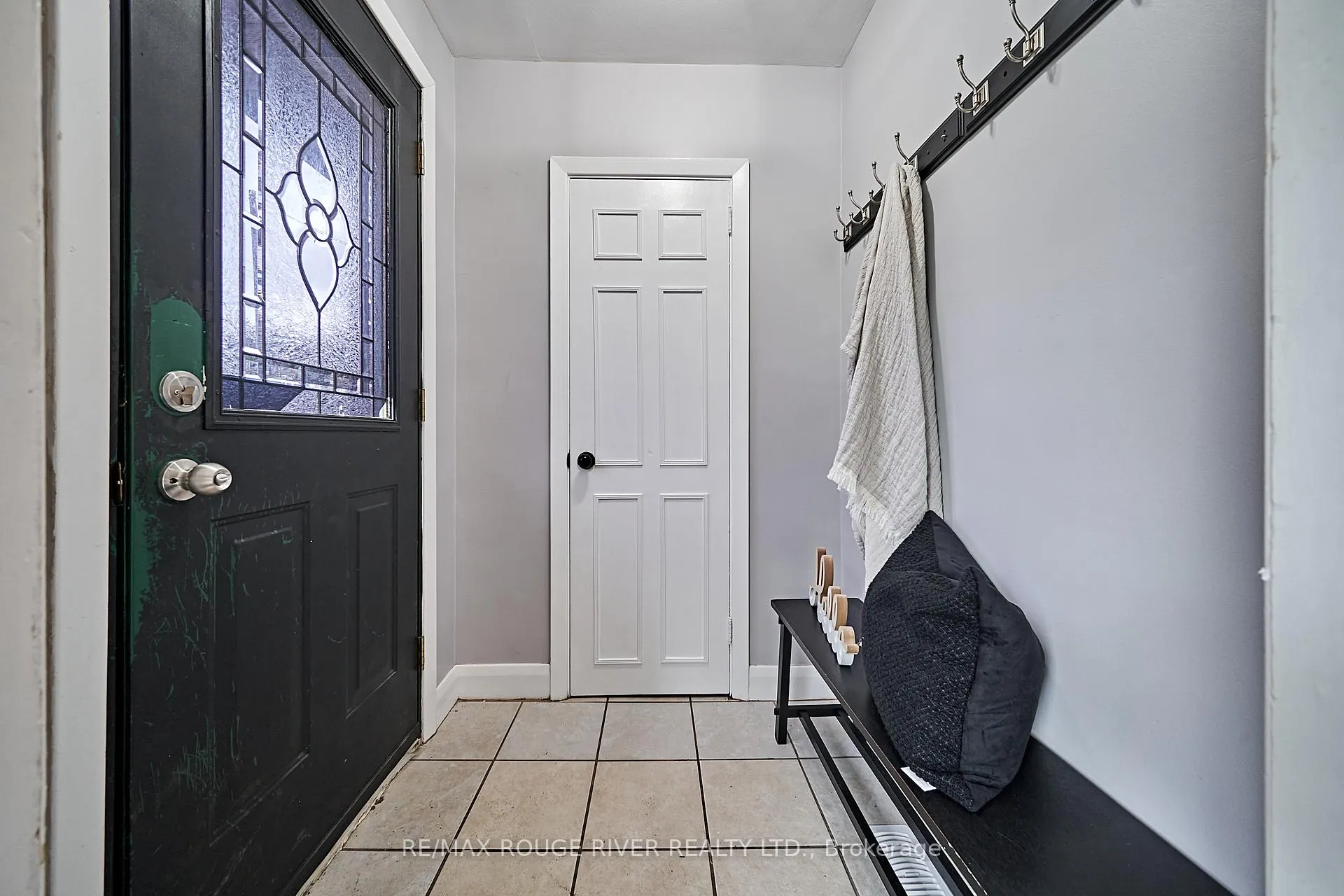 Photo 4 of 1073 King Street E, Oshawa, Donevan — HOMEH