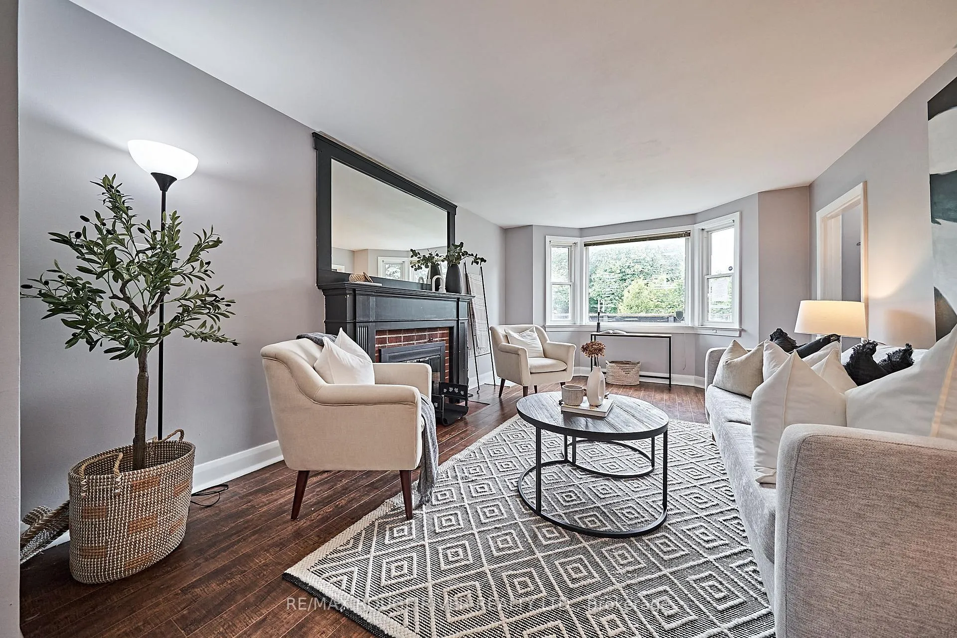 Photo 9 of 1073 King Street E, Oshawa, Donevan — HOMEH