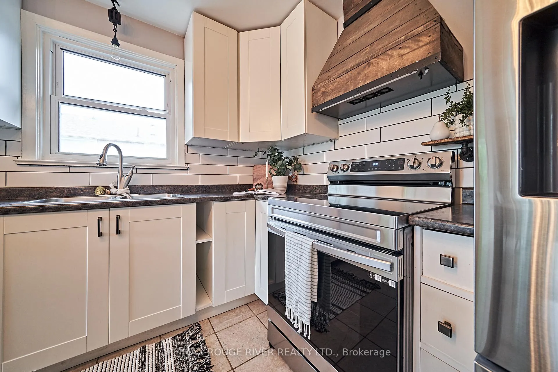 Photo 17 of 1073 King Street E, Oshawa, Donevan — HOMEH