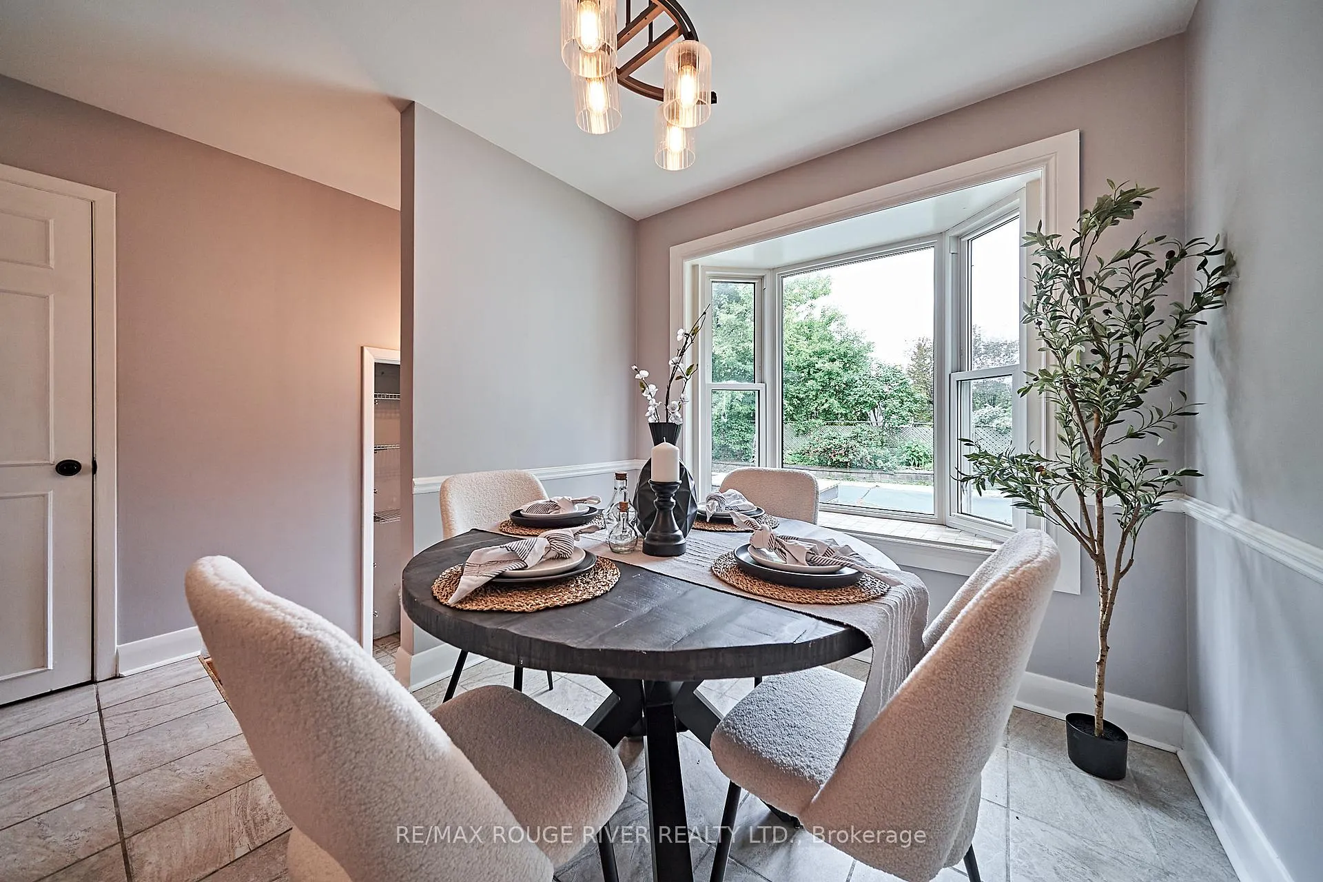 Photo 21 of 1073 King Street E, Oshawa, Donevan — HOMEH