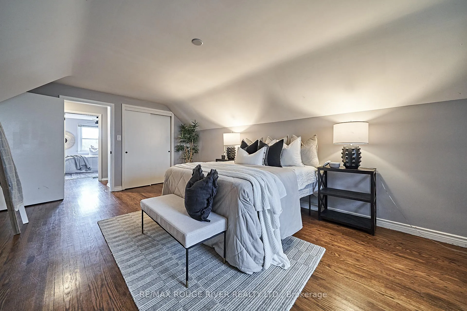 Photo 32 of 1073 King Street E, Oshawa, Donevan — HOMEH