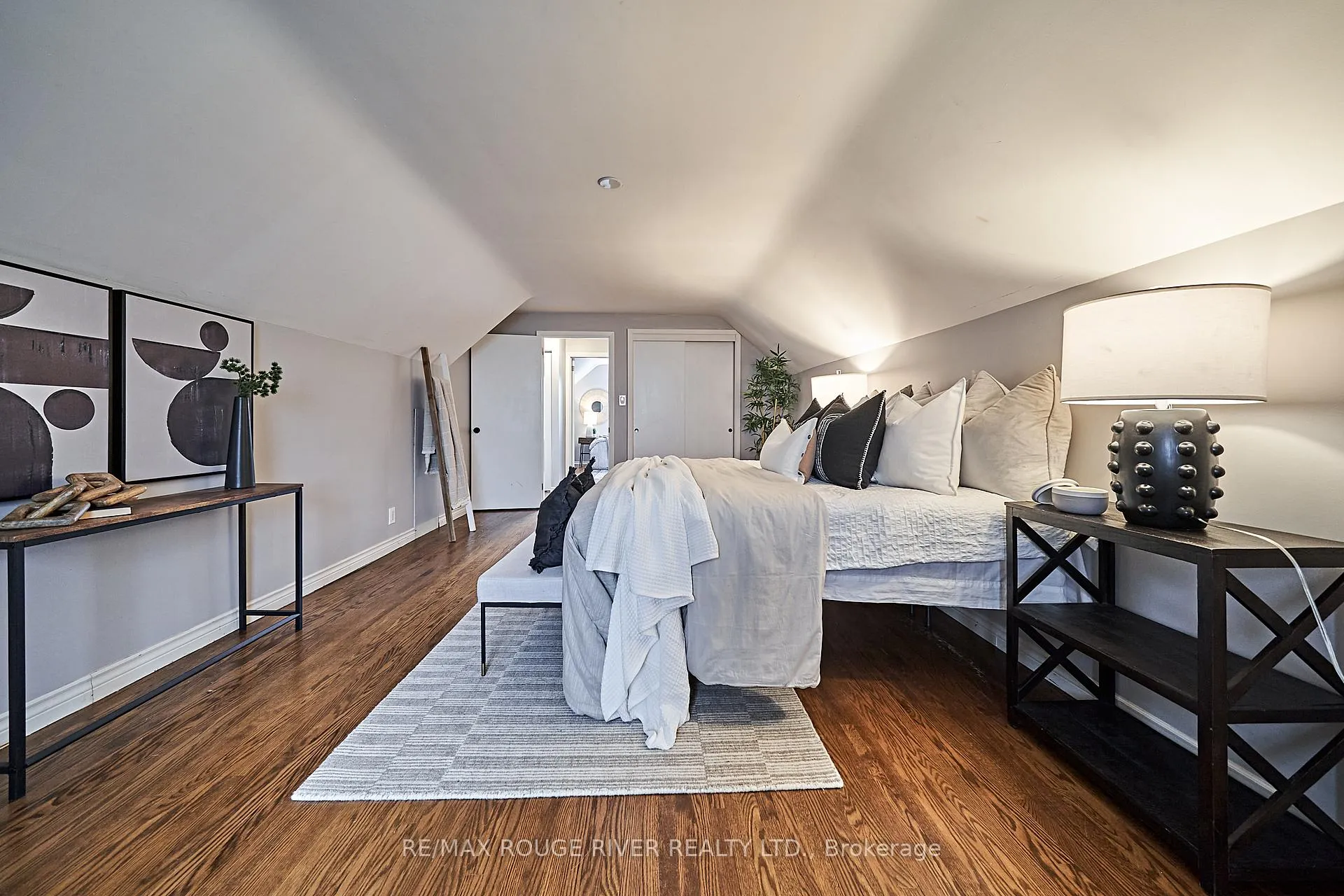 Photo 33 of 1073 King Street E, Oshawa, Donevan — HOMEH