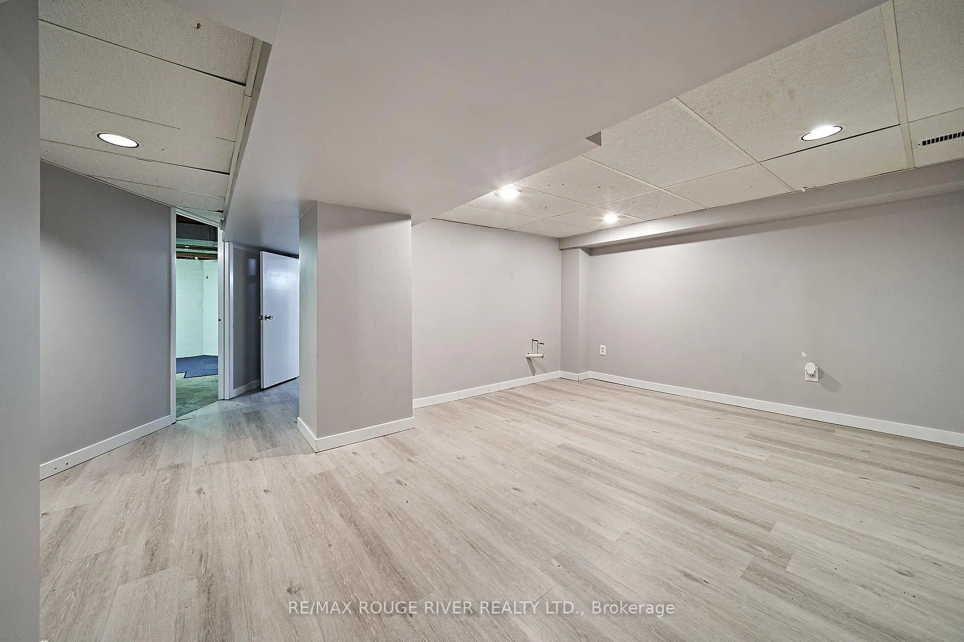 Photo 36 of 1073 King Street E, Oshawa, Donevan — HOMEH