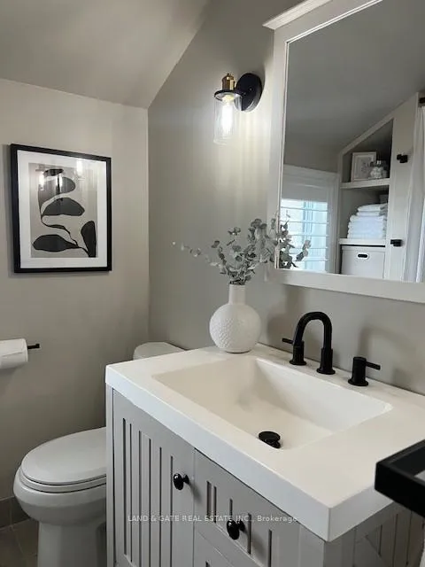 Photo 11 of 19 Southway Drive, Clarington, Bowmanville — HOMEH
