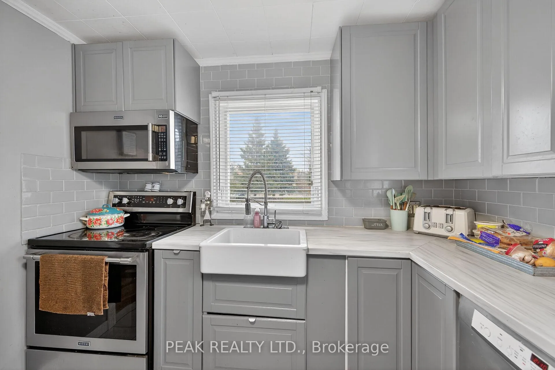 Photo 14 of 72 Morton Avenue, Brantford — HOMEH