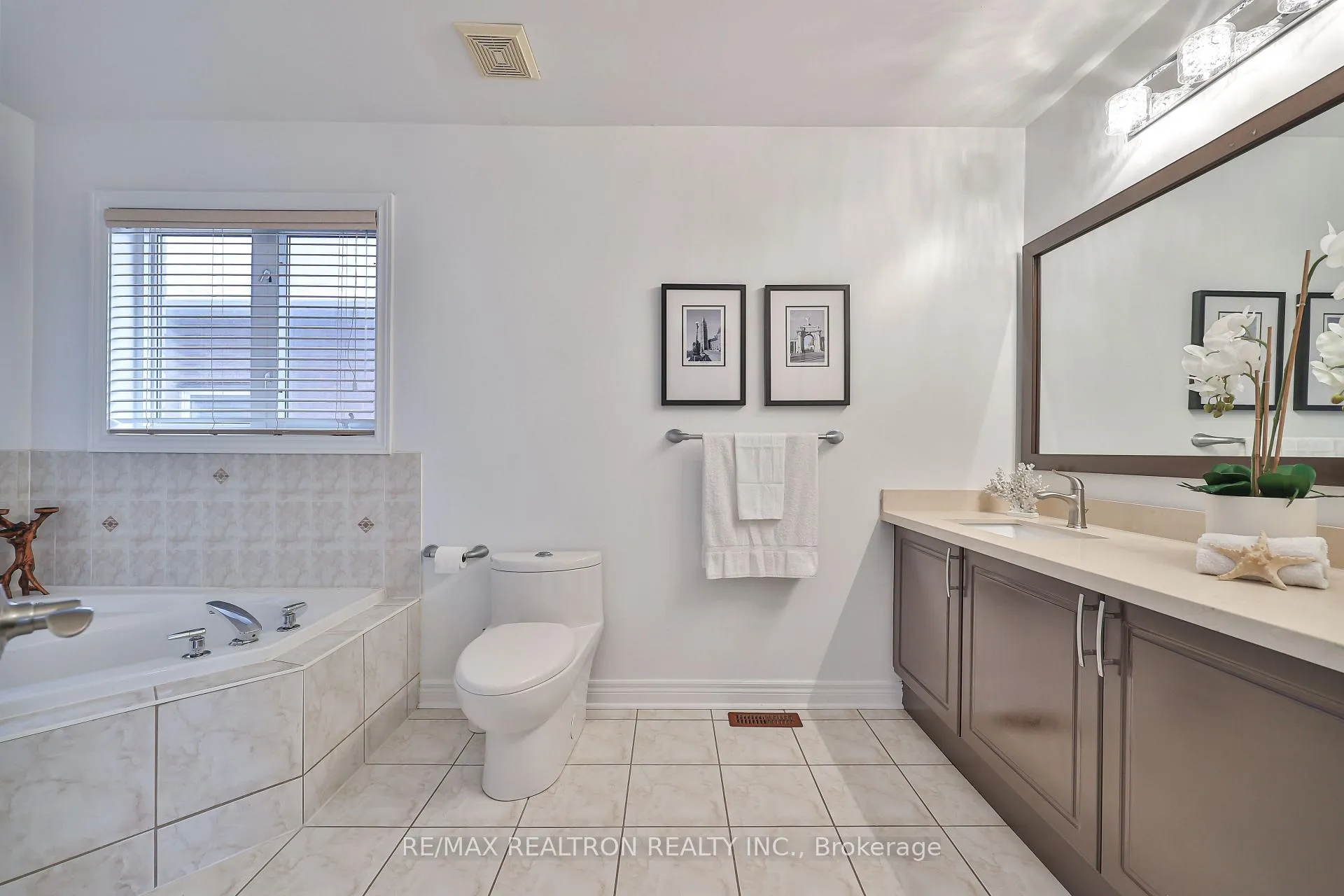 Photo 13 of 14 Daphnia Drive, Vaughan, Patterson — HOMEH
