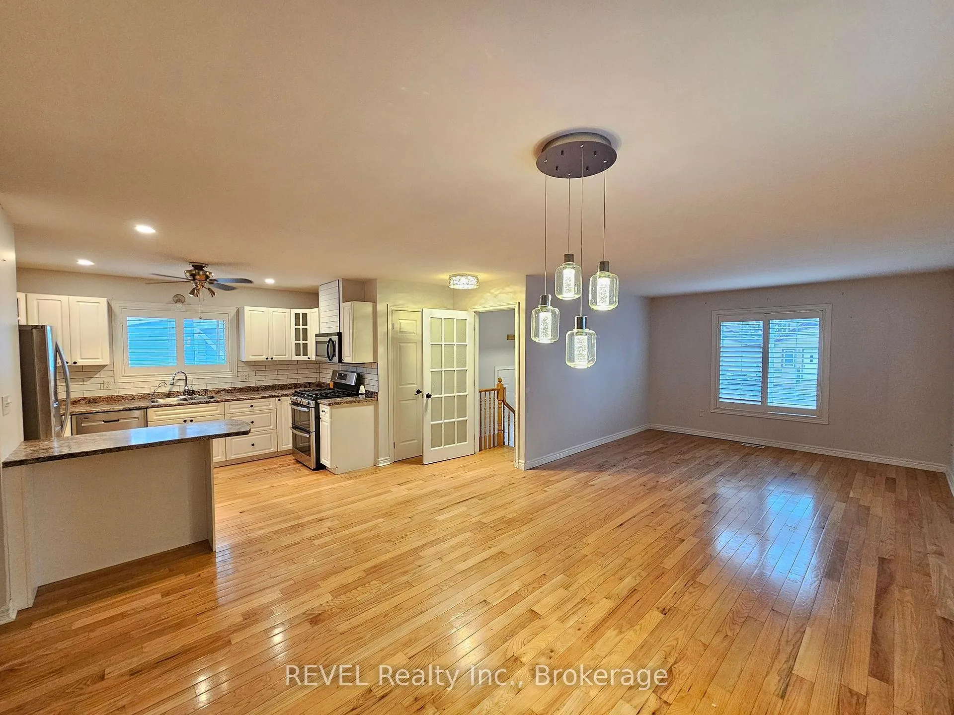 Photo 3 of Unit UPPER, 5566 Highland Avenue, Niagara Falls, Hospital — HOMEH