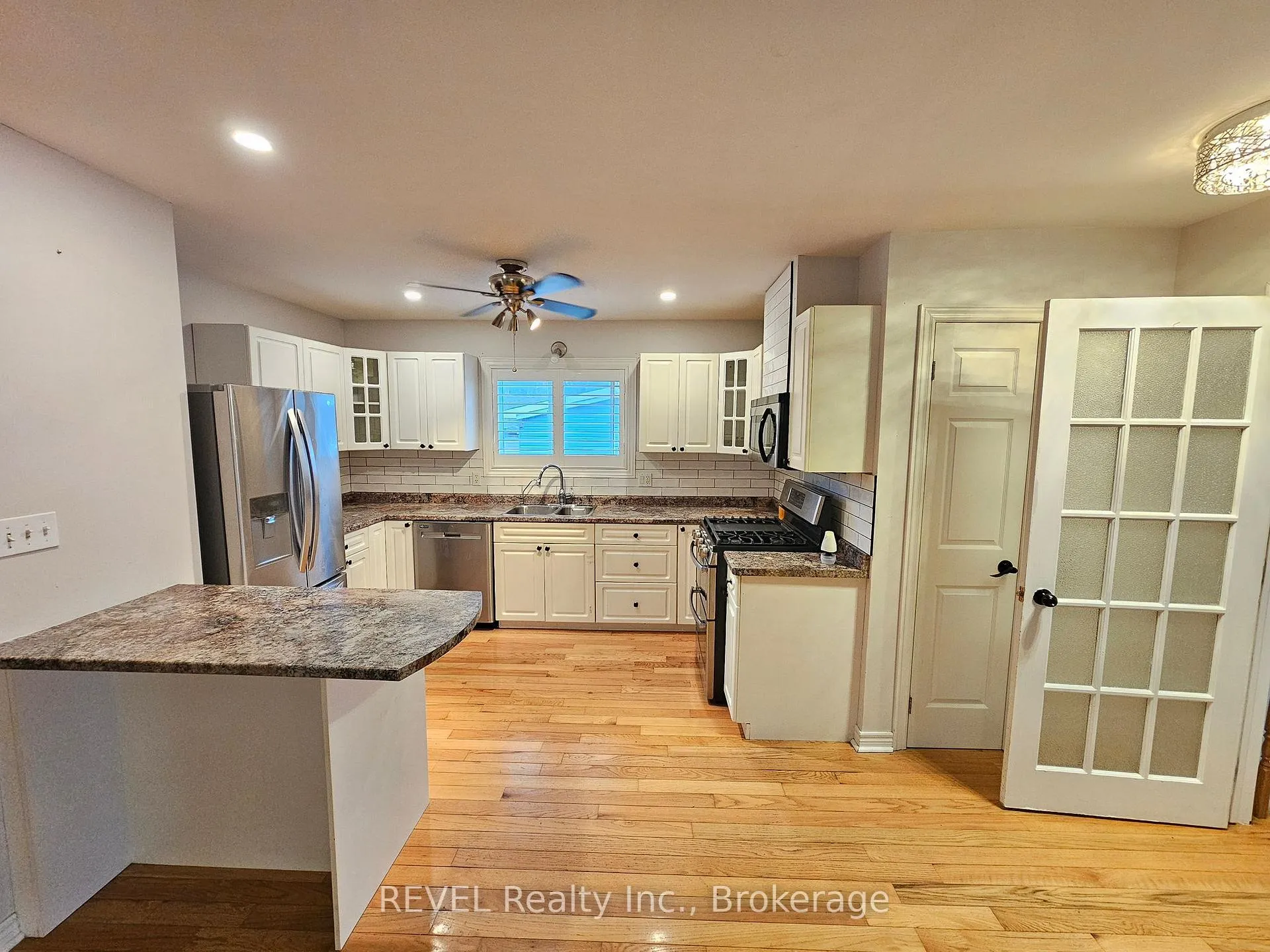 Photo 4 of Unit UPPER, 5566 Highland Avenue, Niagara Falls, Hospital — HOMEH