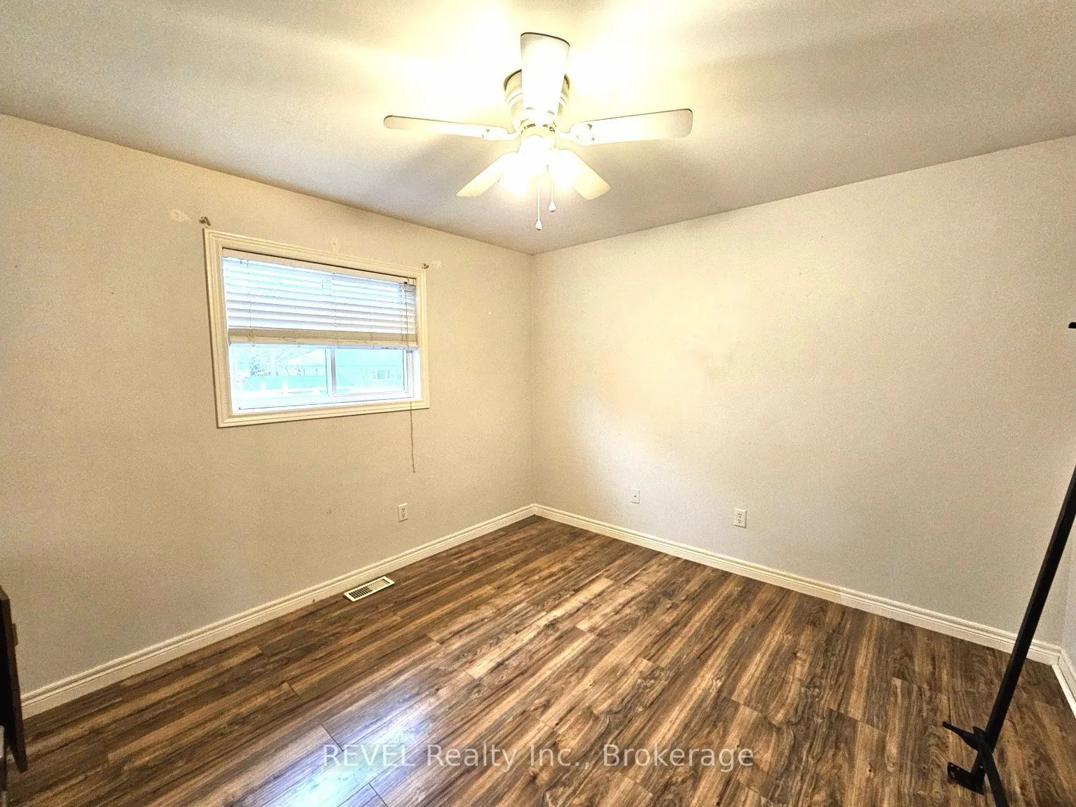 Photo 6 of Unit UPPER, 5566 Highland Avenue, Niagara Falls, Hospital — HOMEH