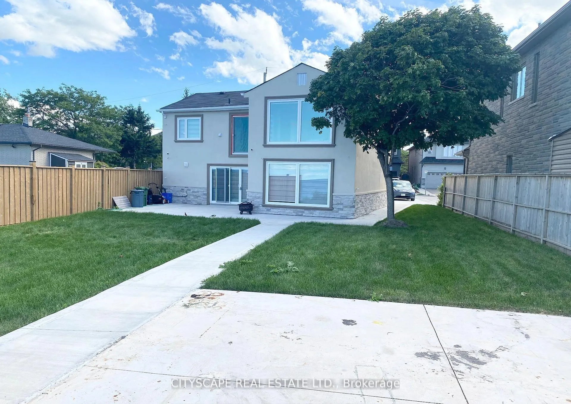 Photo 5 of 48 Seabreeze Crescent, Hamilton, Lakeshore — HOMEH