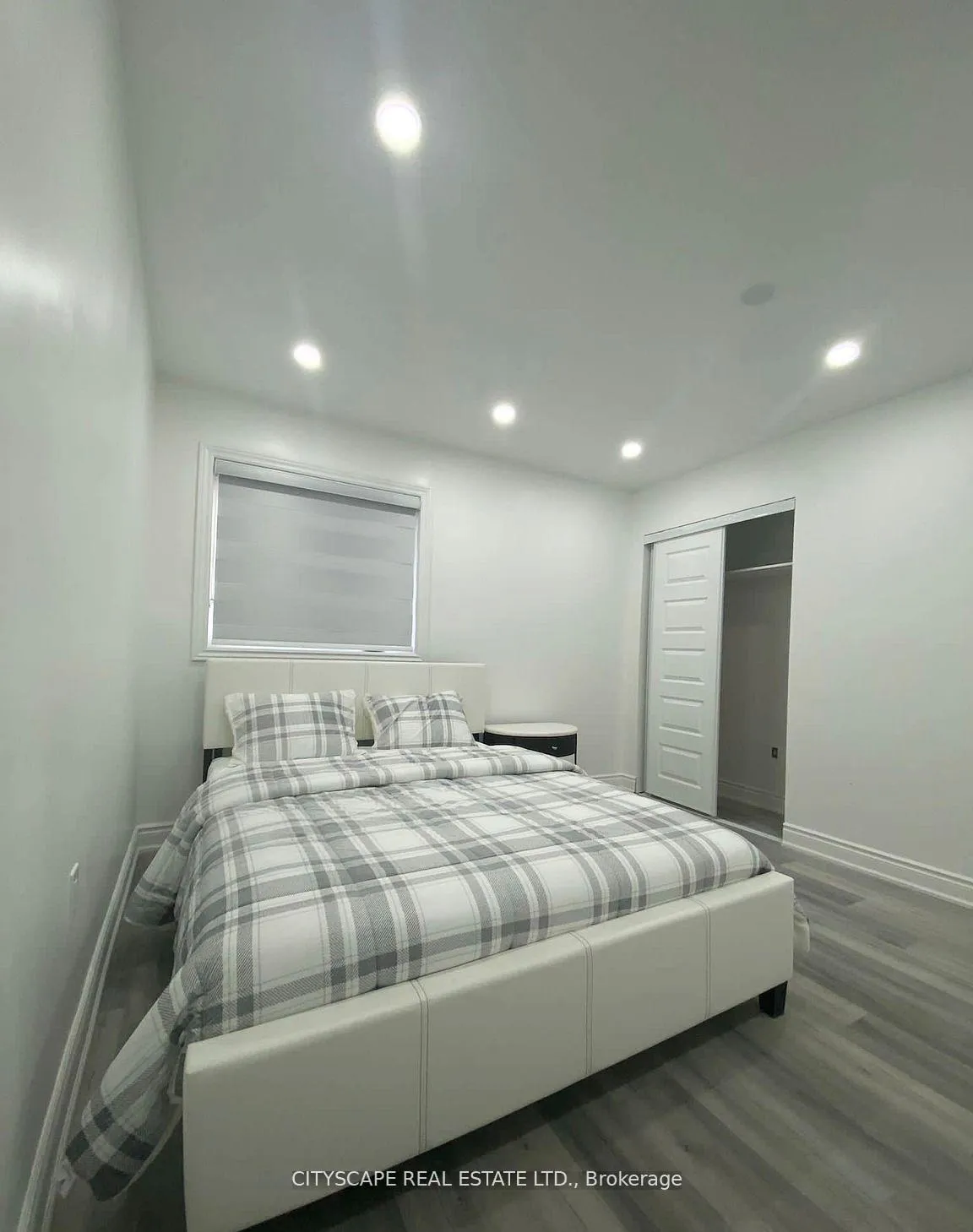 Photo 11 of 48 Seabreeze Crescent, Hamilton, Lakeshore — HOMEH