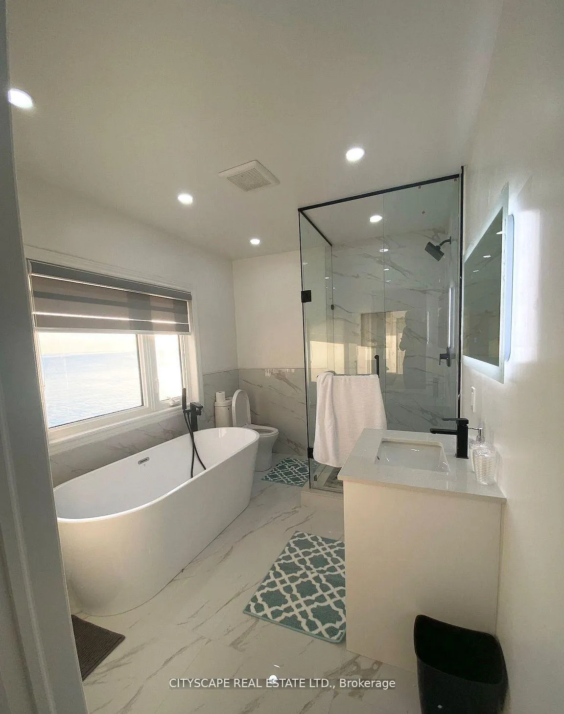 Photo 18 of 48 Seabreeze Crescent, Hamilton, Lakeshore — HOMEH