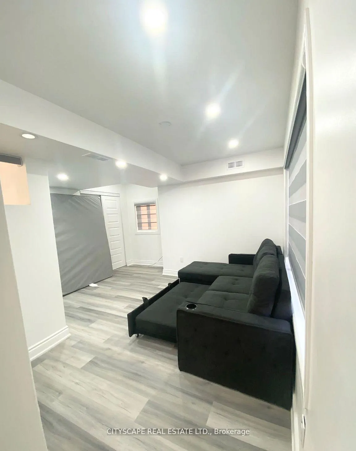 Photo 23 of 48 Seabreeze Crescent, Hamilton, Lakeshore — HOMEH