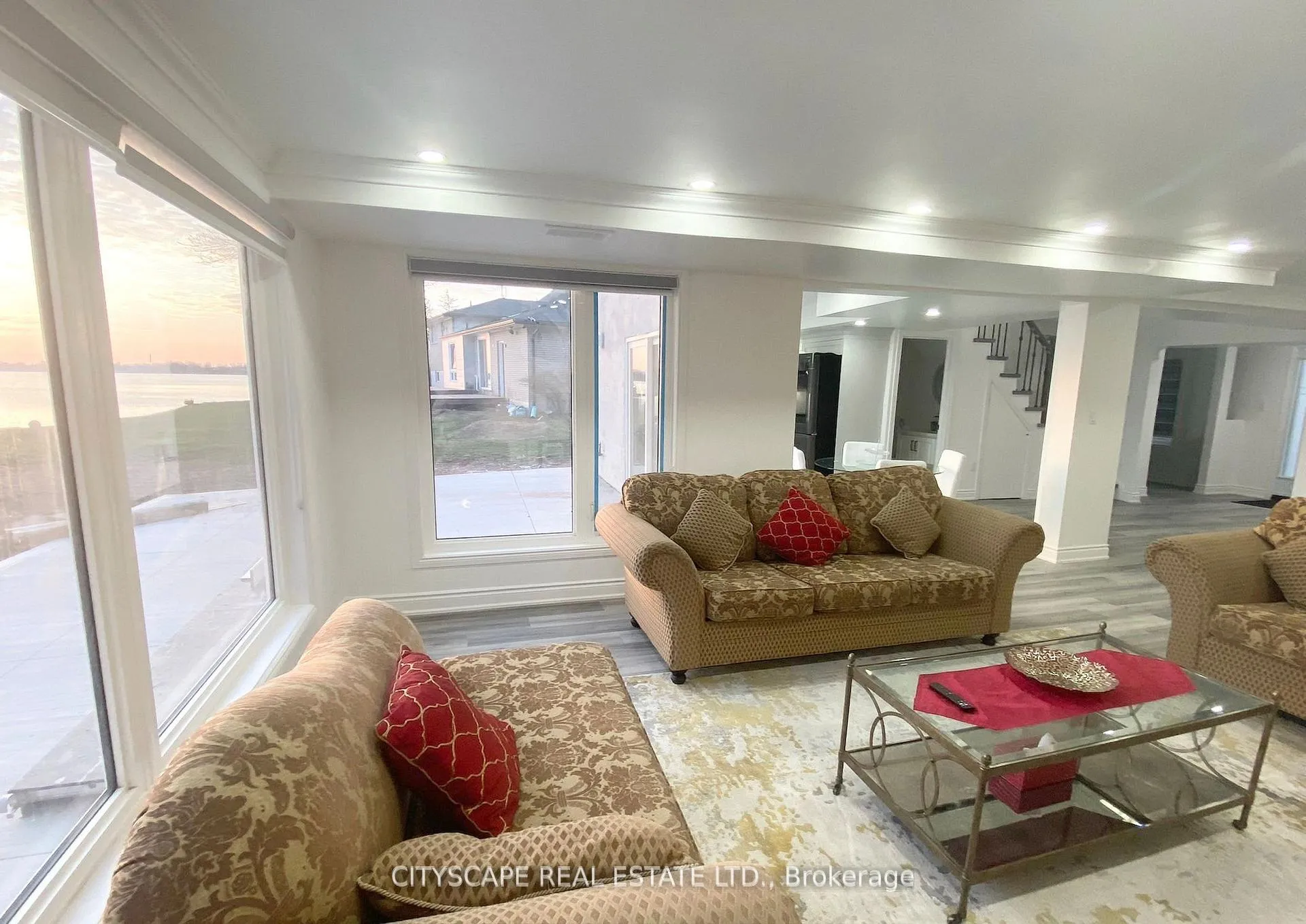 Photo 32 of 48 Seabreeze Crescent, Hamilton, Lakeshore — HOMEH