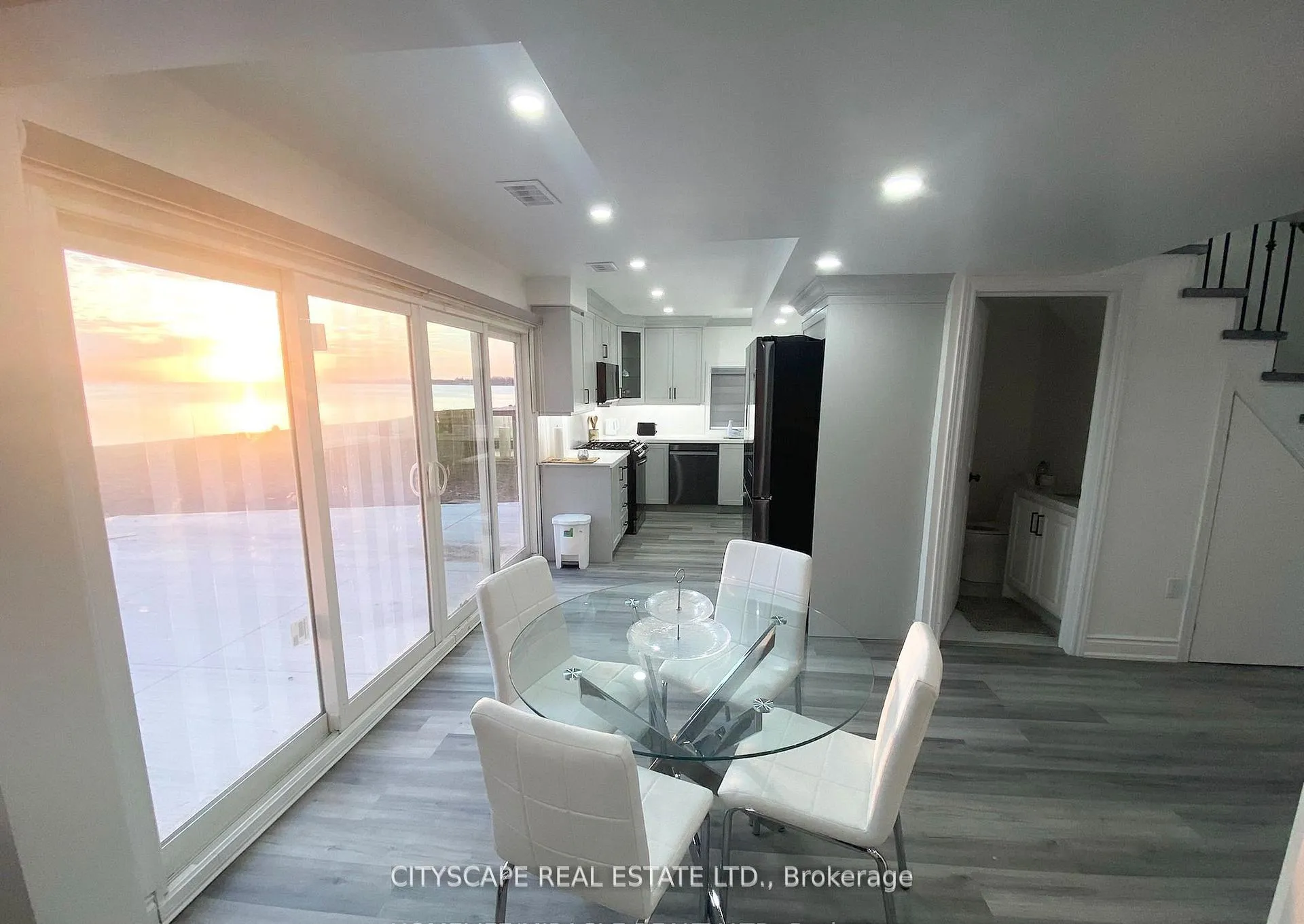 Photo 36 of 48 Seabreeze Crescent, Hamilton, Lakeshore — HOMEH