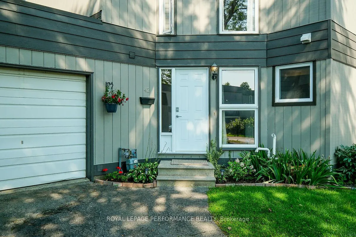 Photo 2 of 42 Compata Way, Ottawa, Blackburn Hamlet (South) — HOMEH