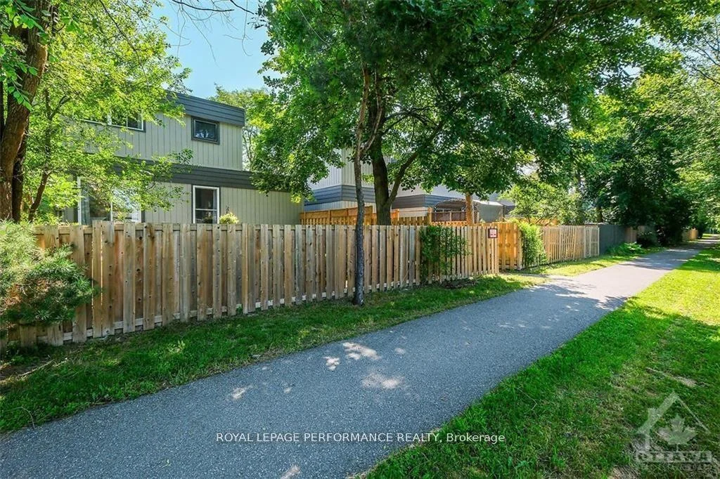 Photo 33 of 42 Compata Way, Ottawa, Blackburn Hamlet (South) — HOMEH