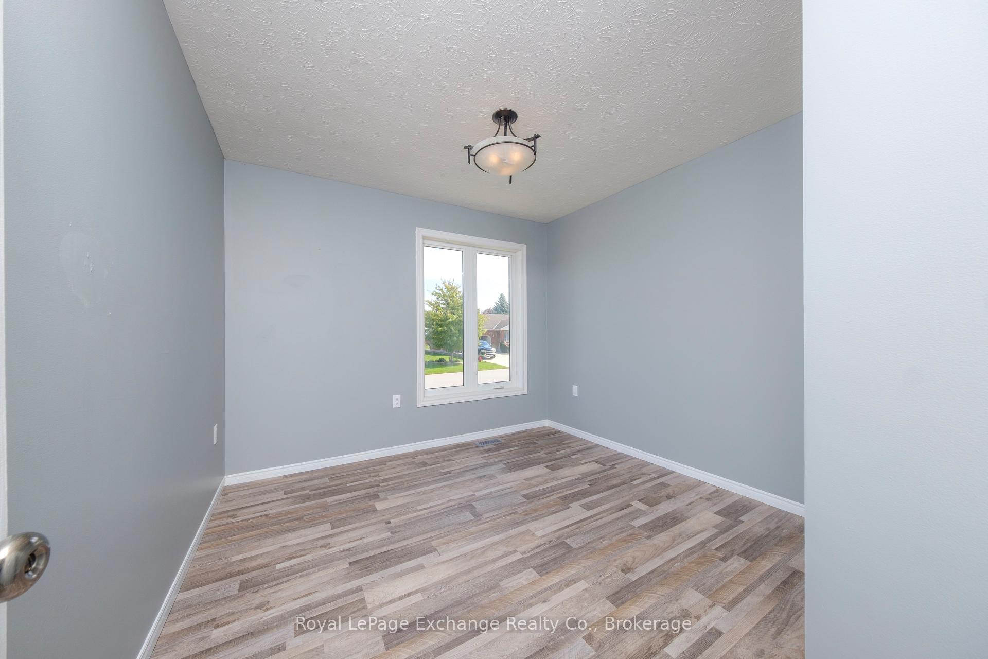 Photo 24 of 615 Lynden Crescent, Kincardine — HOMEH
