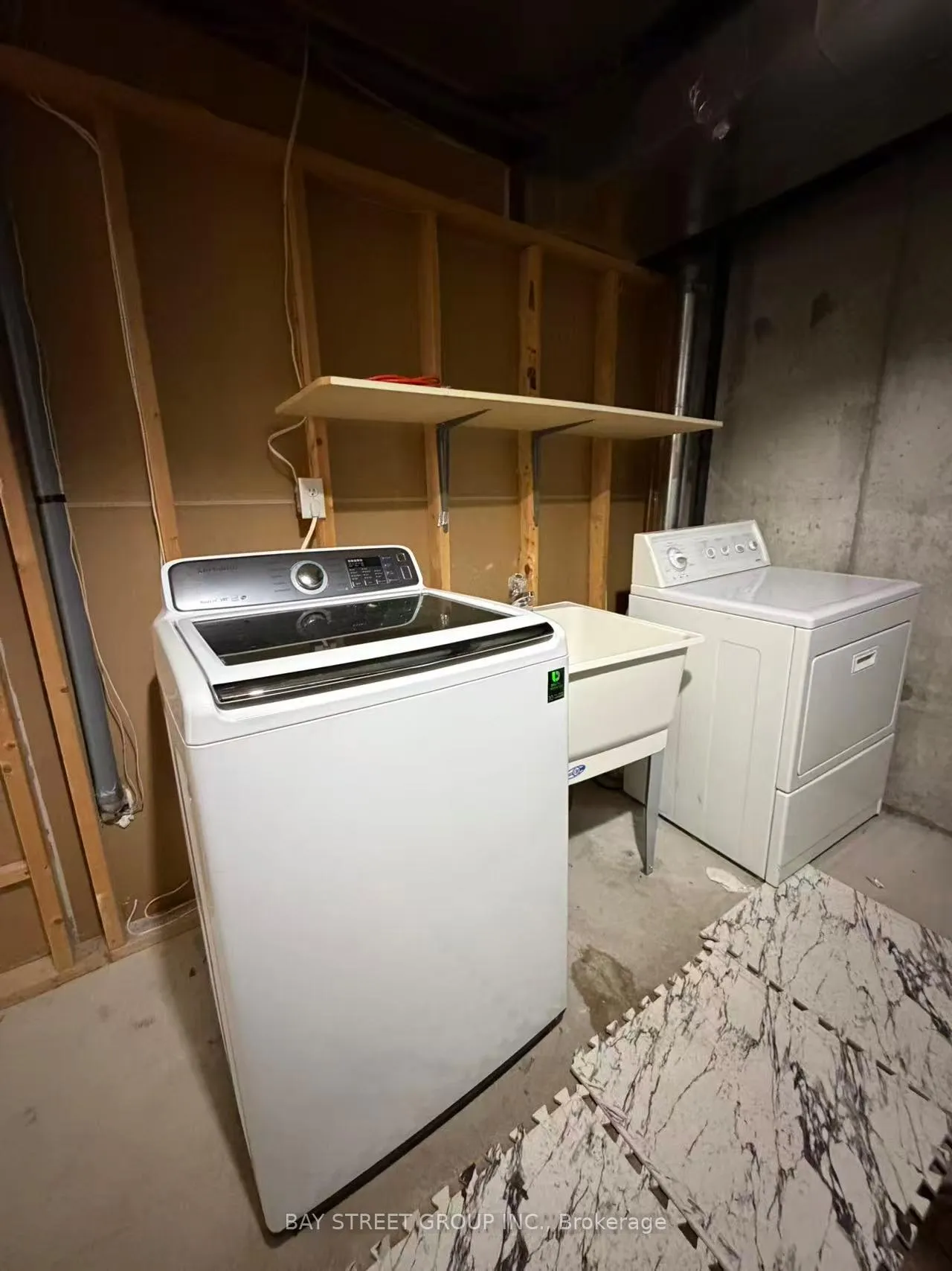 Photo 11 of Unit Lower, 149 Millcliff Circle, Aurora, Aurora Grove — HOMEH