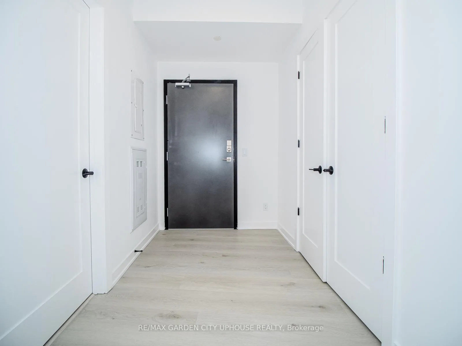Photo 2 of Unit 901, 57 Carlisle Street, St. Catharines, Downtown — HOMEH