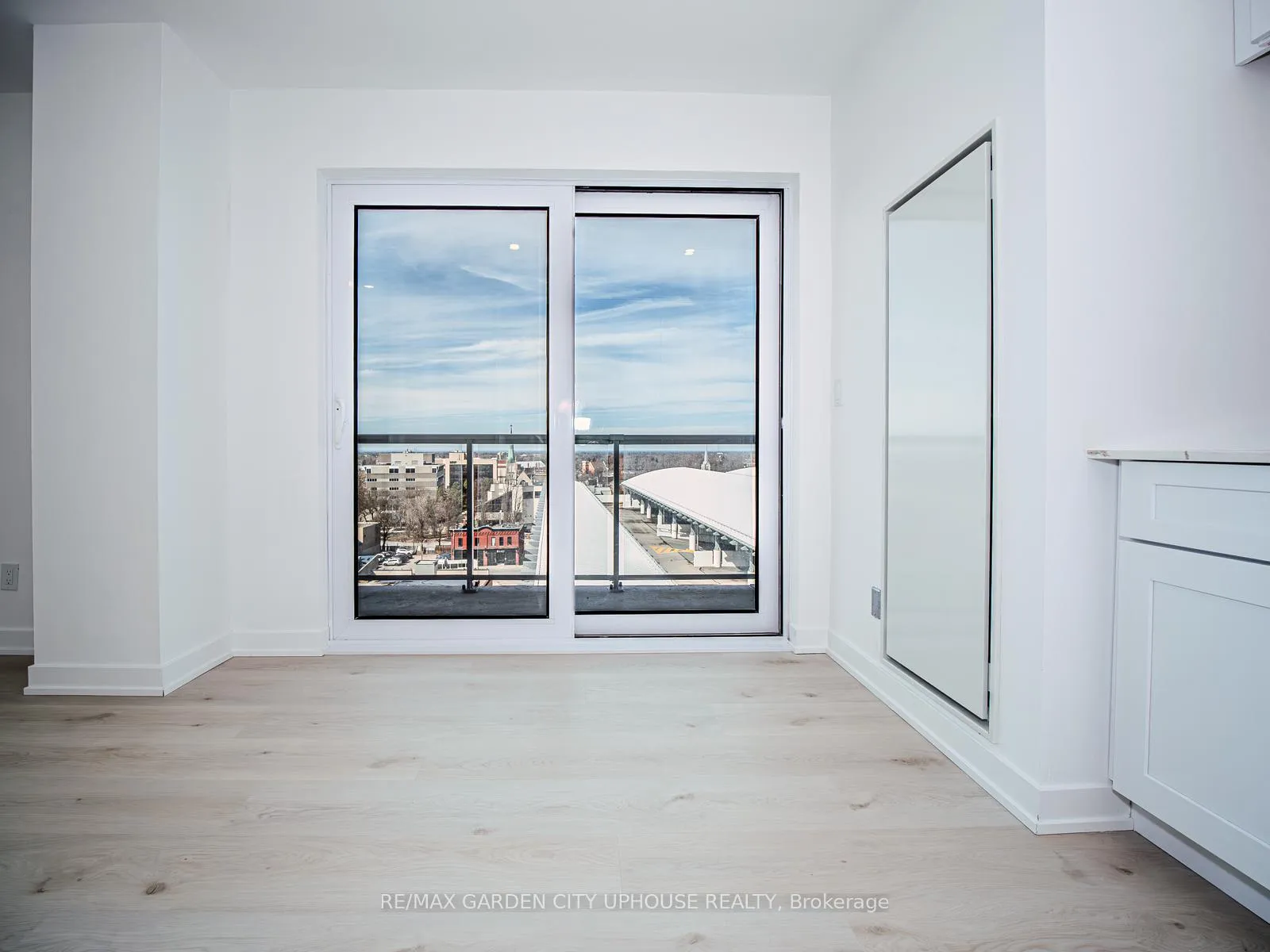 Photo 8 of Unit 901, 57 Carlisle Street, St. Catharines, Downtown — HOMEH