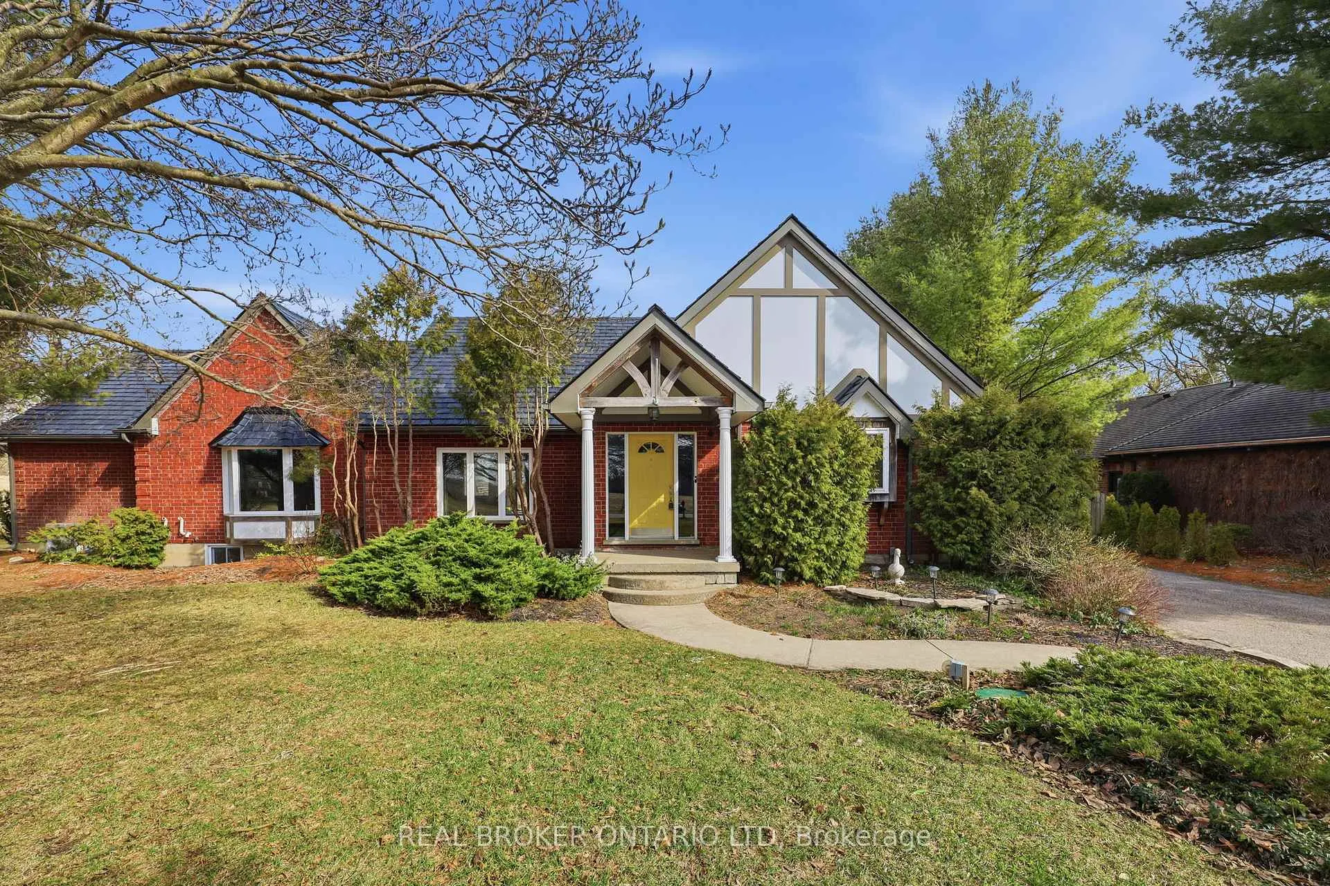 Photo 2 of 6152 Bostwick Street, Central Elgin, Union — HOMEH