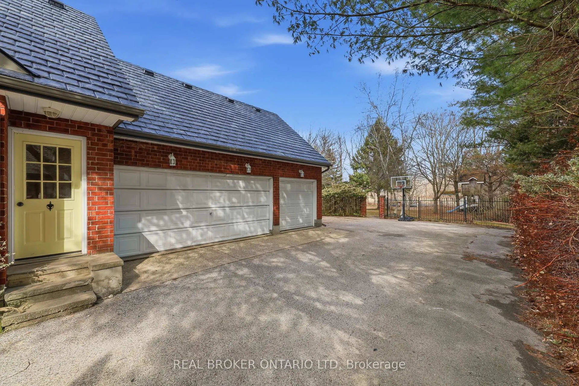 Photo 4 of 6152 Bostwick Street, Central Elgin, Union — HOMEH