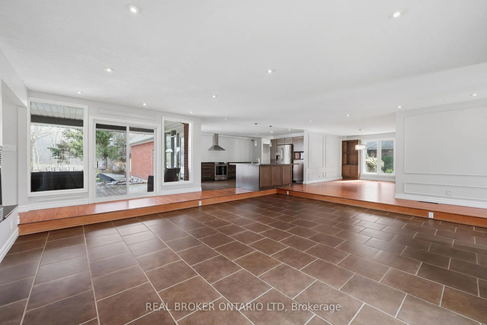 Photo 5 of 6152 Bostwick Street, Central Elgin, Union — HOMEH