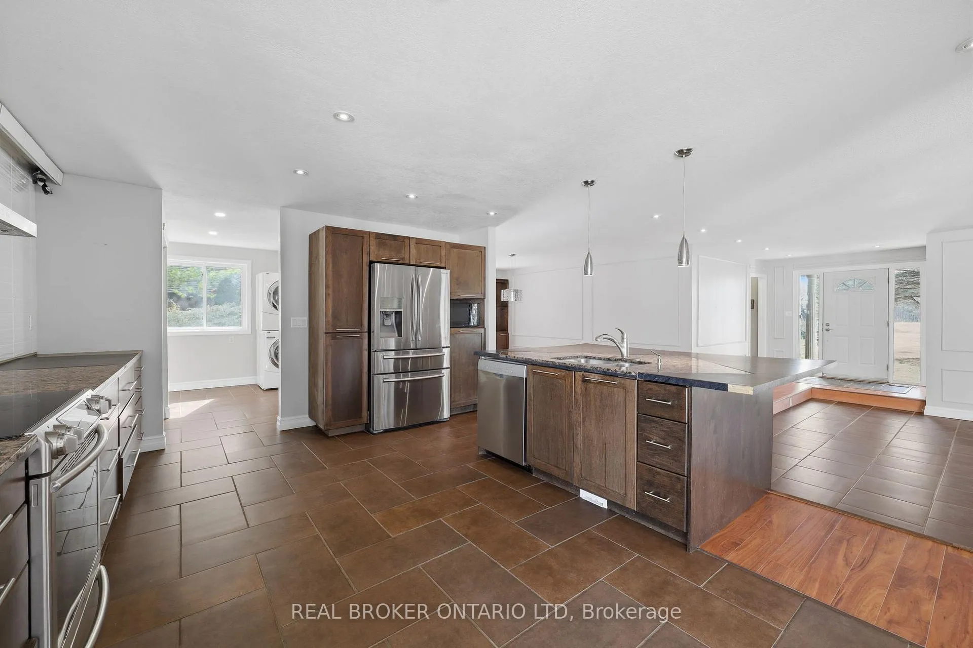Photo 9 of 6152 Bostwick Street, Central Elgin, Union — HOMEH
