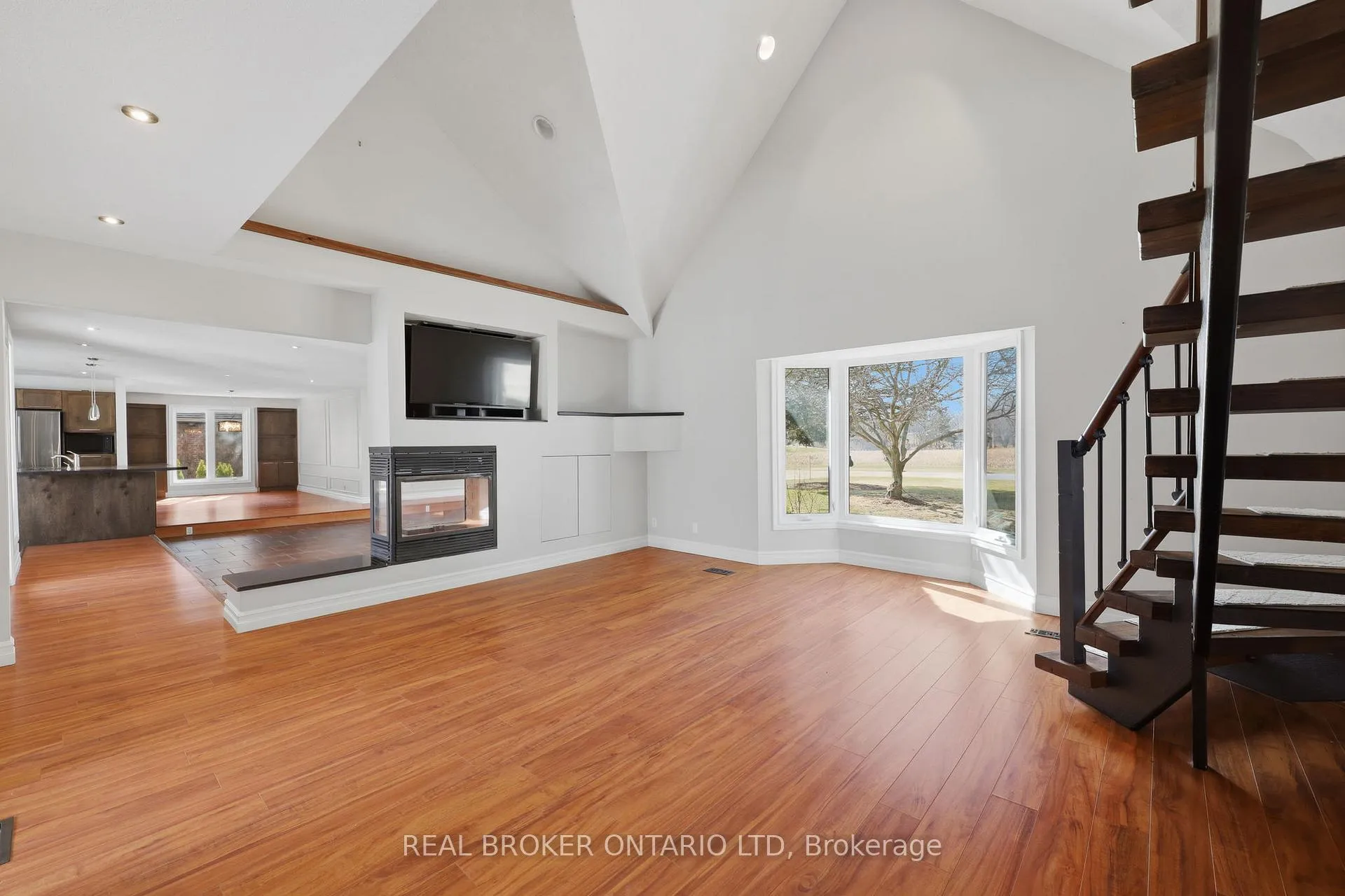 Photo 13 of 6152 Bostwick Street, Central Elgin, Union — HOMEH