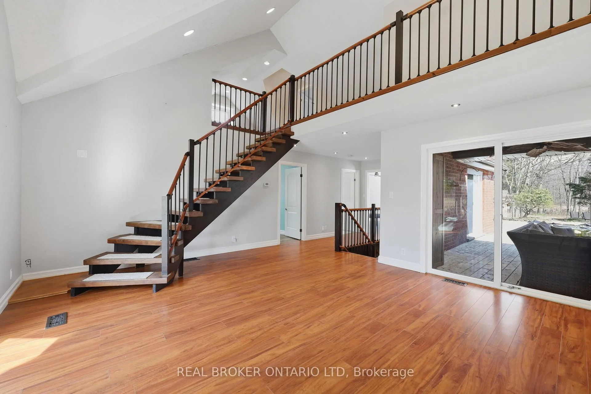 Photo 15 of 6152 Bostwick Street, Central Elgin, Union — HOMEH