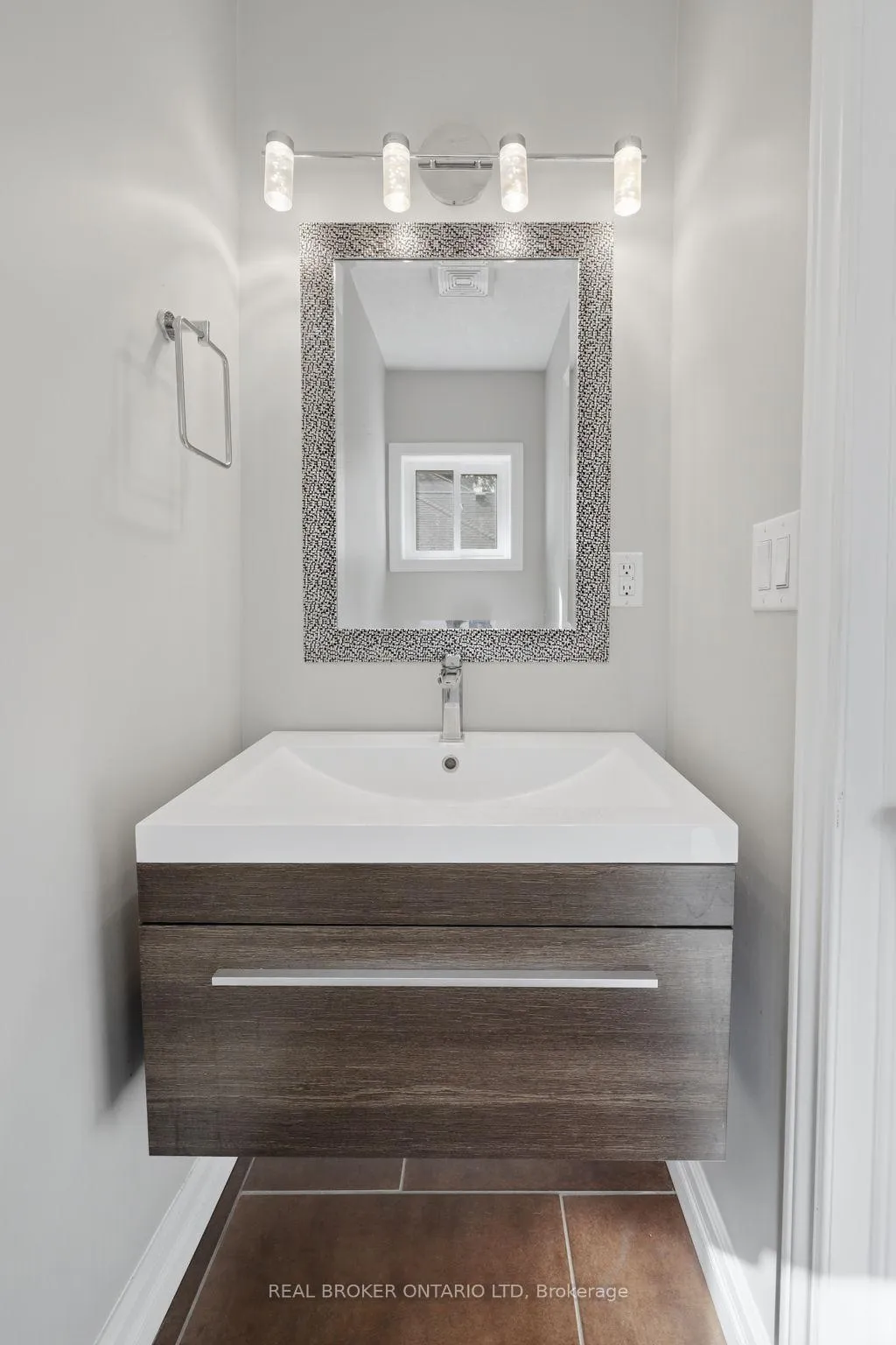 Photo 22 of 6152 Bostwick Street, Central Elgin, Union — HOMEH