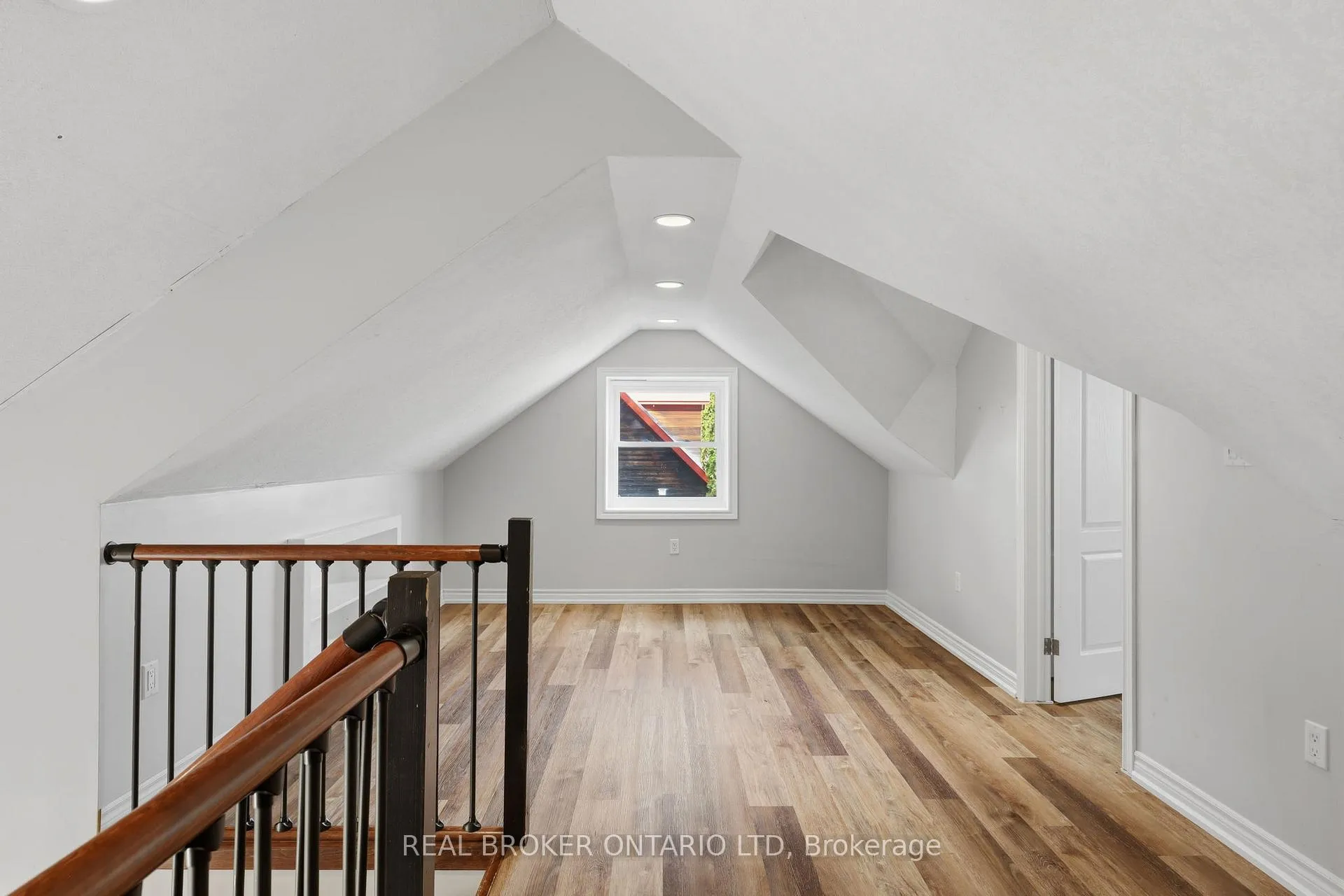 Photo 24 of 6152 Bostwick Street, Central Elgin, Union — HOMEH