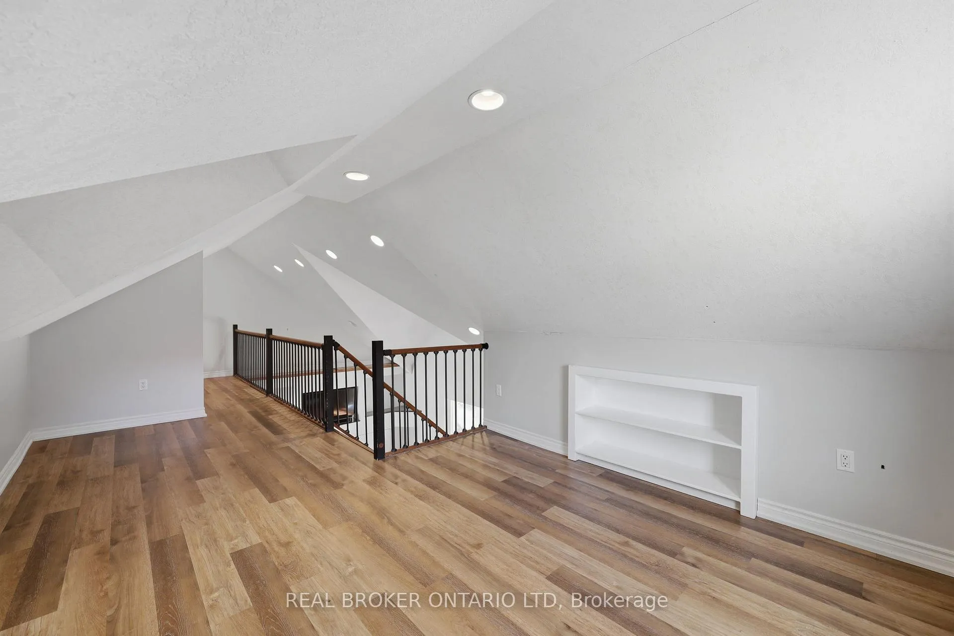 Photo 25 of 6152 Bostwick Street, Central Elgin, Union — HOMEH