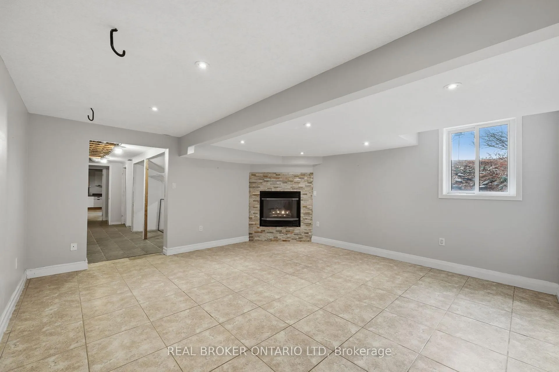 Photo 29 of 6152 Bostwick Street, Central Elgin, Union — HOMEH