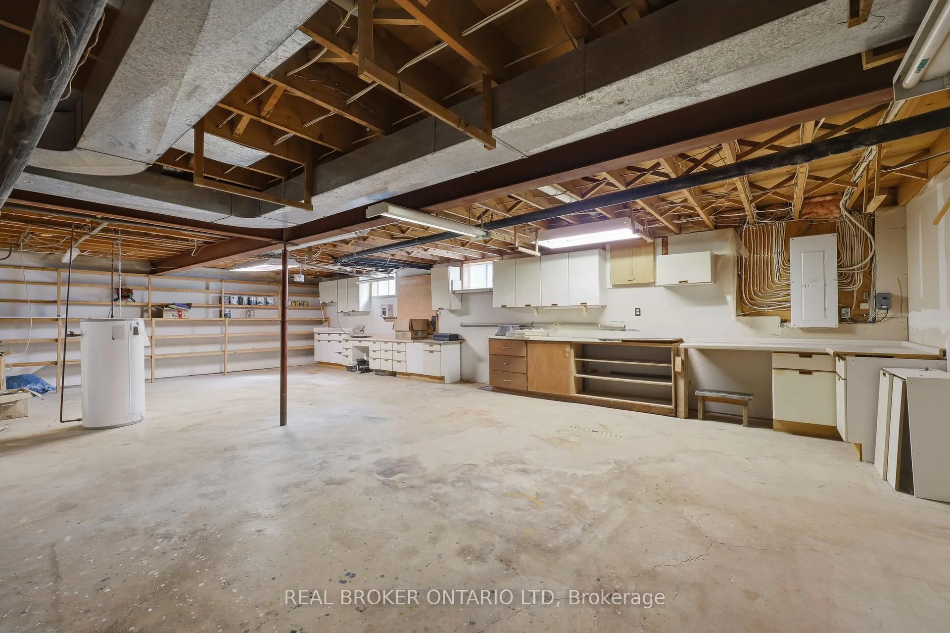 Photo 35 of 6152 Bostwick Street, Central Elgin, Union — HOMEH