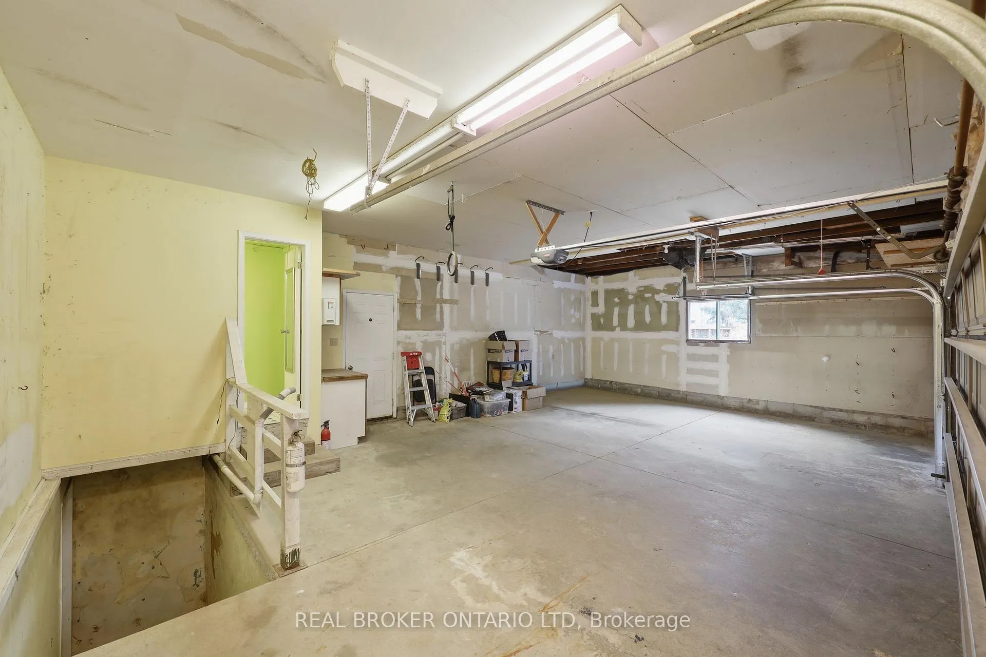 Photo 37 of 6152 Bostwick Street, Central Elgin, Union — HOMEH
