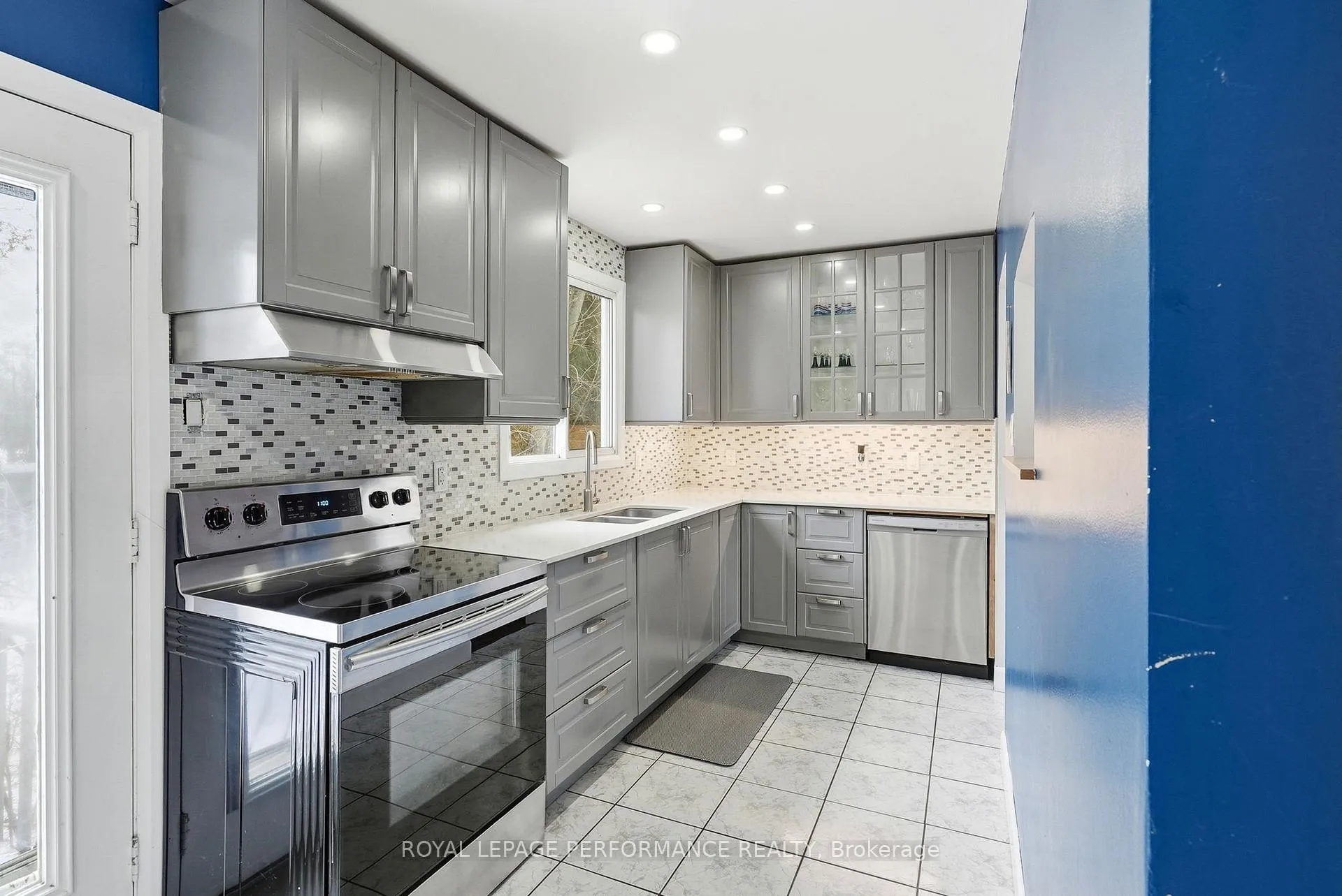 Photo 10 of 6529 Rideau Valley Drive N, Ottawa, Manotick South to Roger Stevens — HOMEH